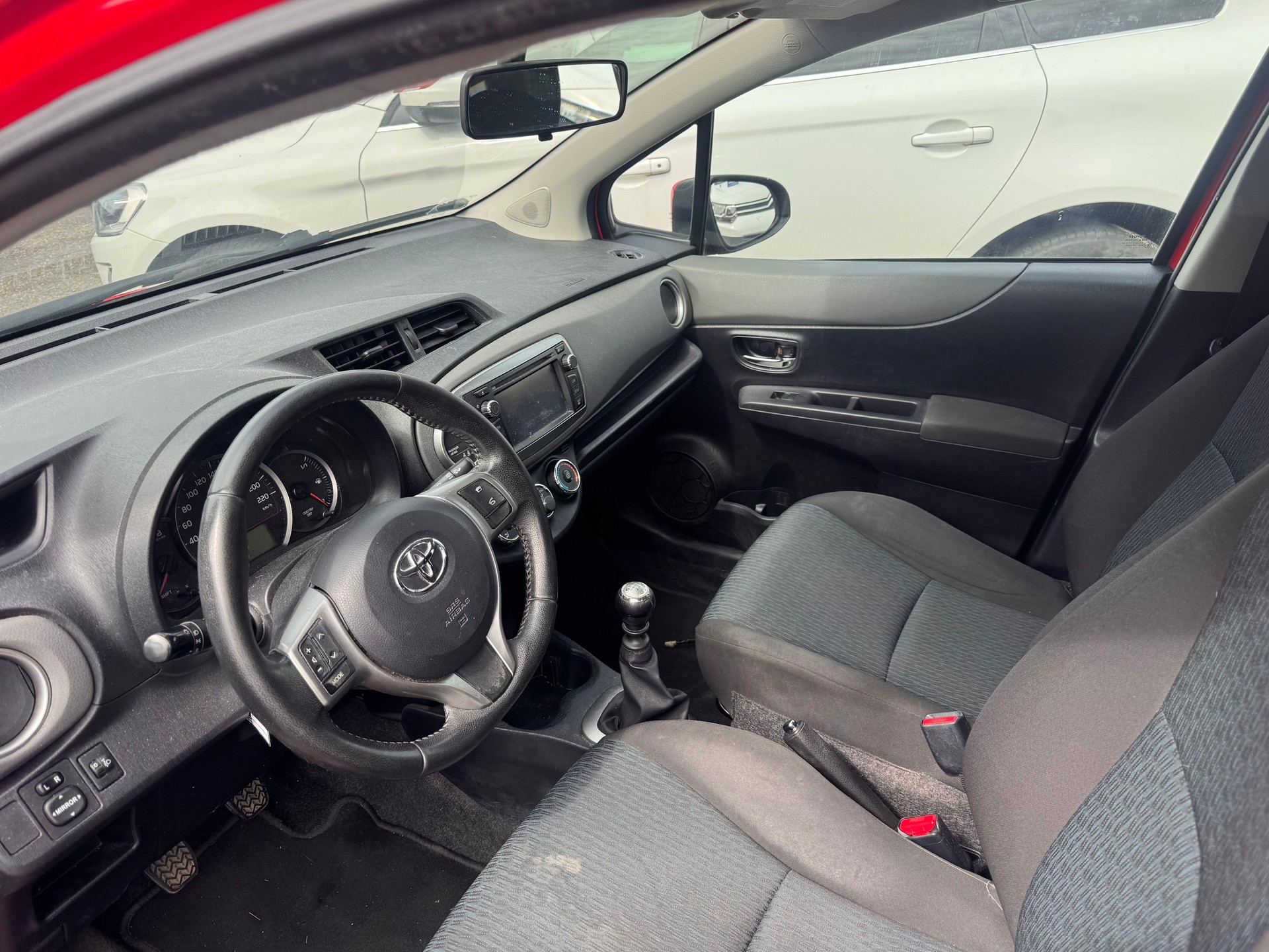 TOYOTA Yaris 1.33 Sol-image-6