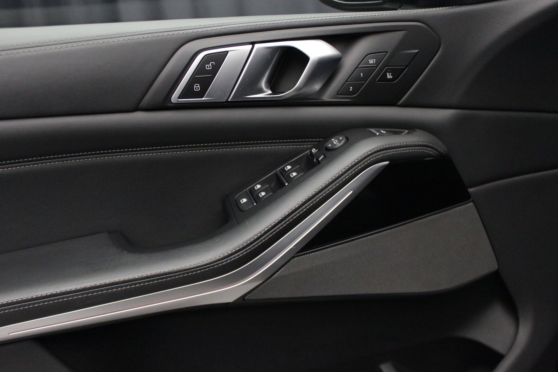 BMW X5 xDrive M50i Steptronic-image-18