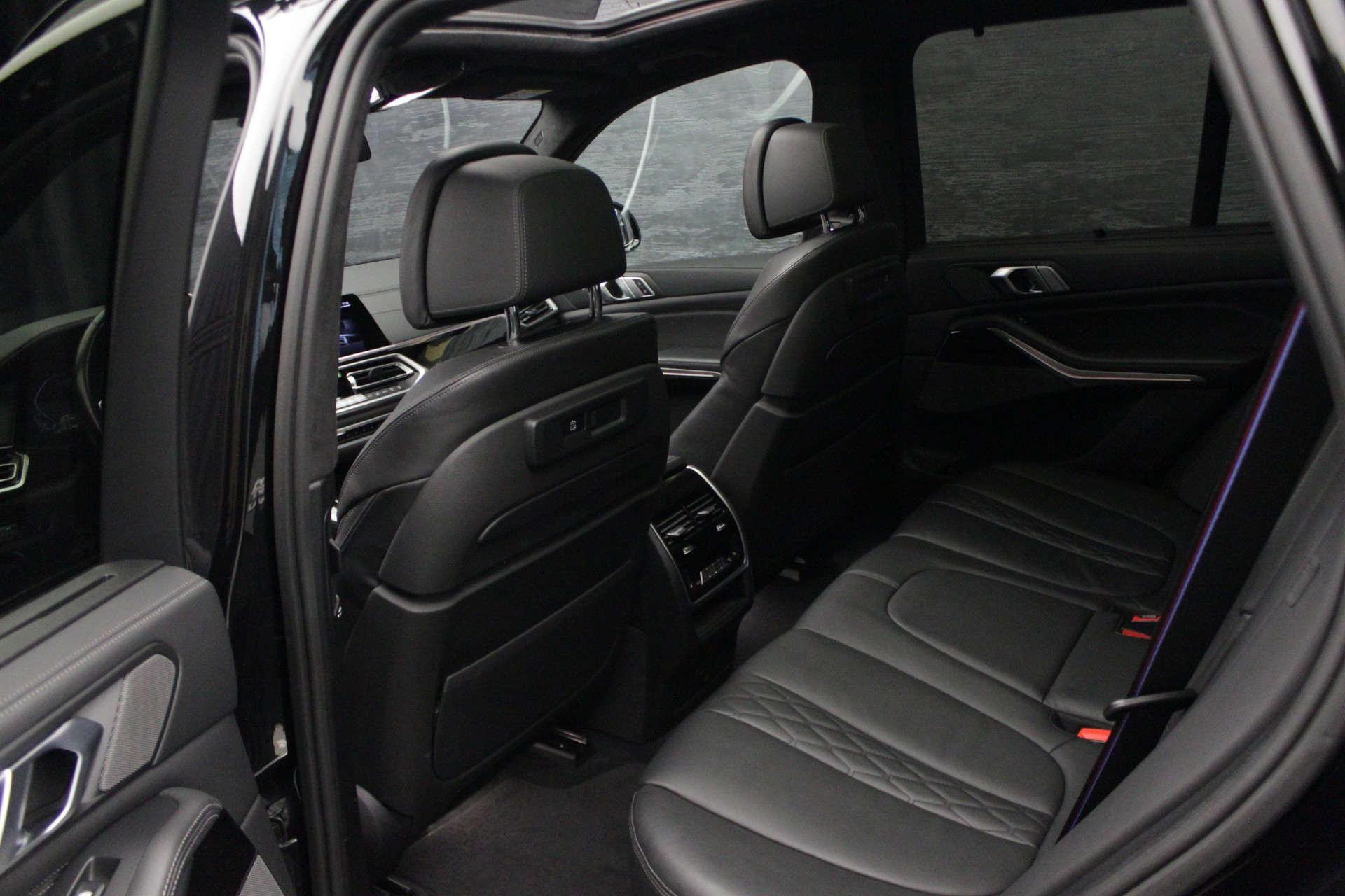 BMW X5 xDrive M50i Steptronic-image-17