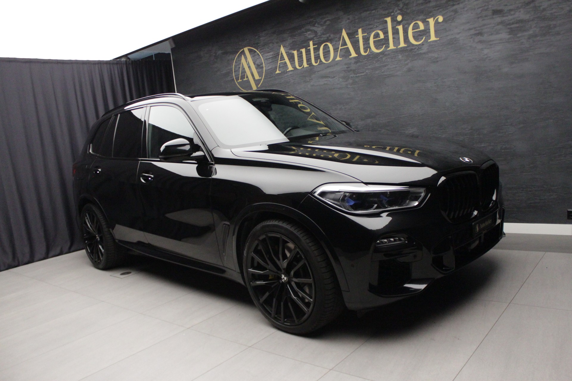 BMW X5 xDrive M50i Steptronic-showroom-element-2
