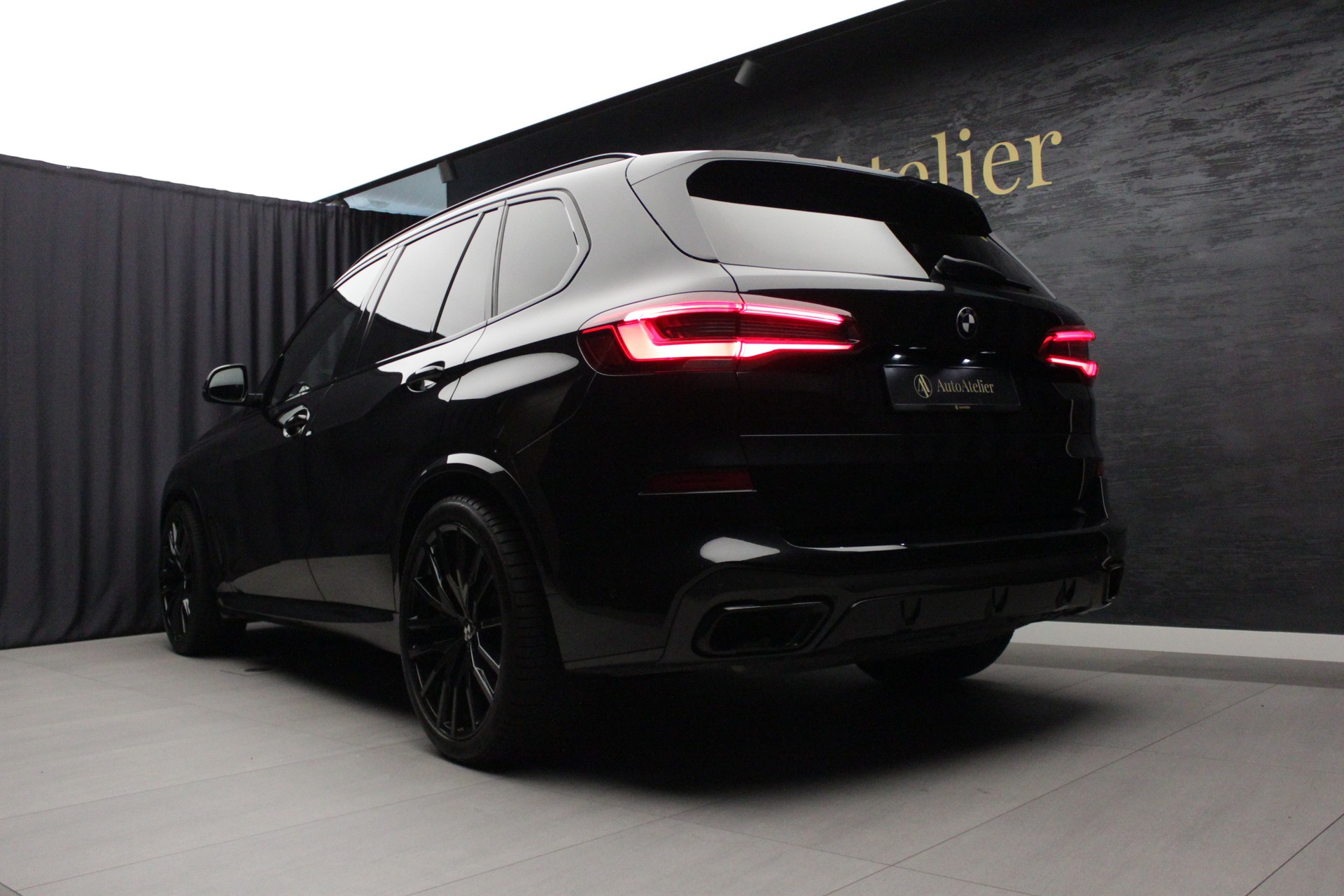 BMW X5 xDrive M50i Steptronic-image-11