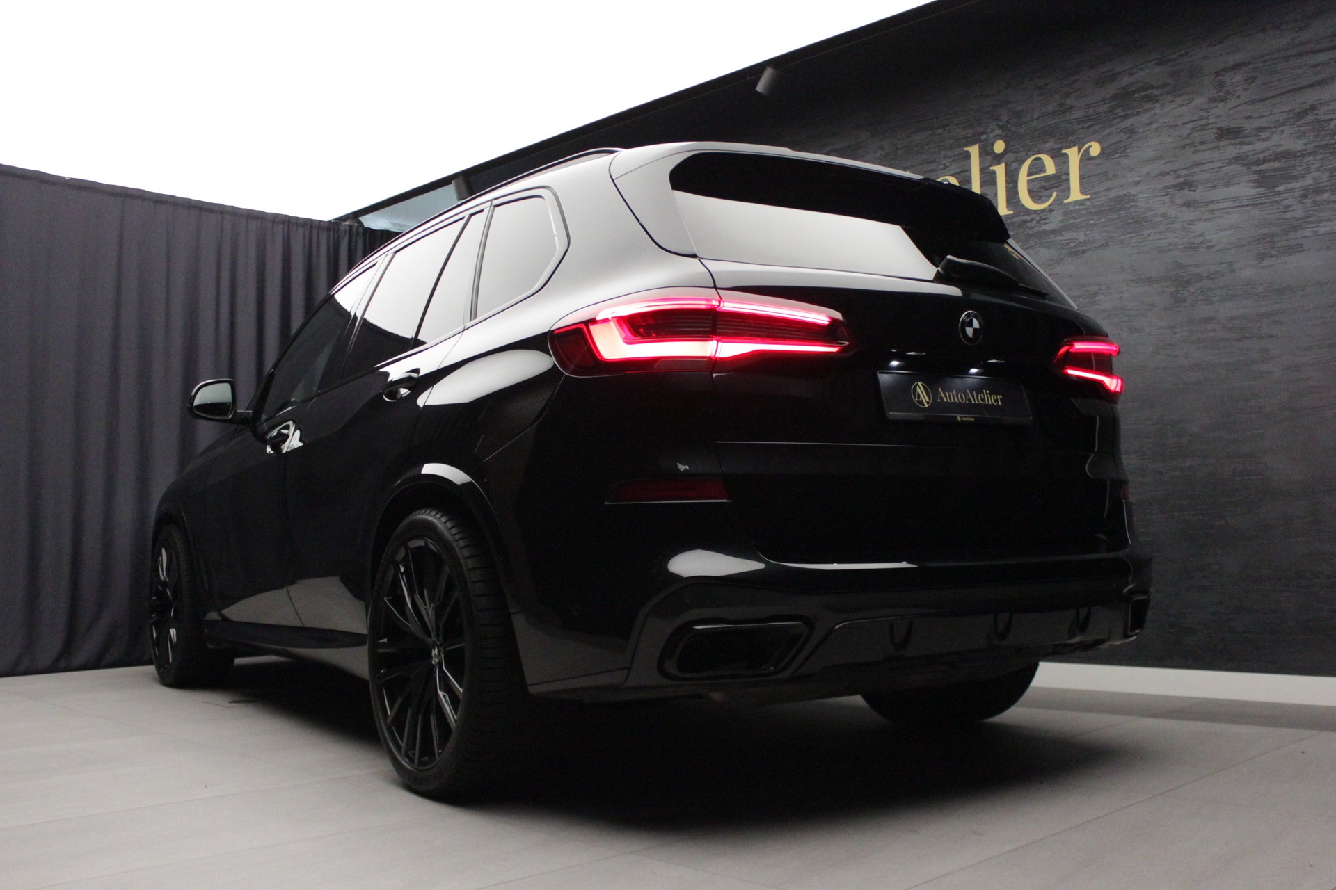 BMW X5 xDrive M50i Steptronic-image-10