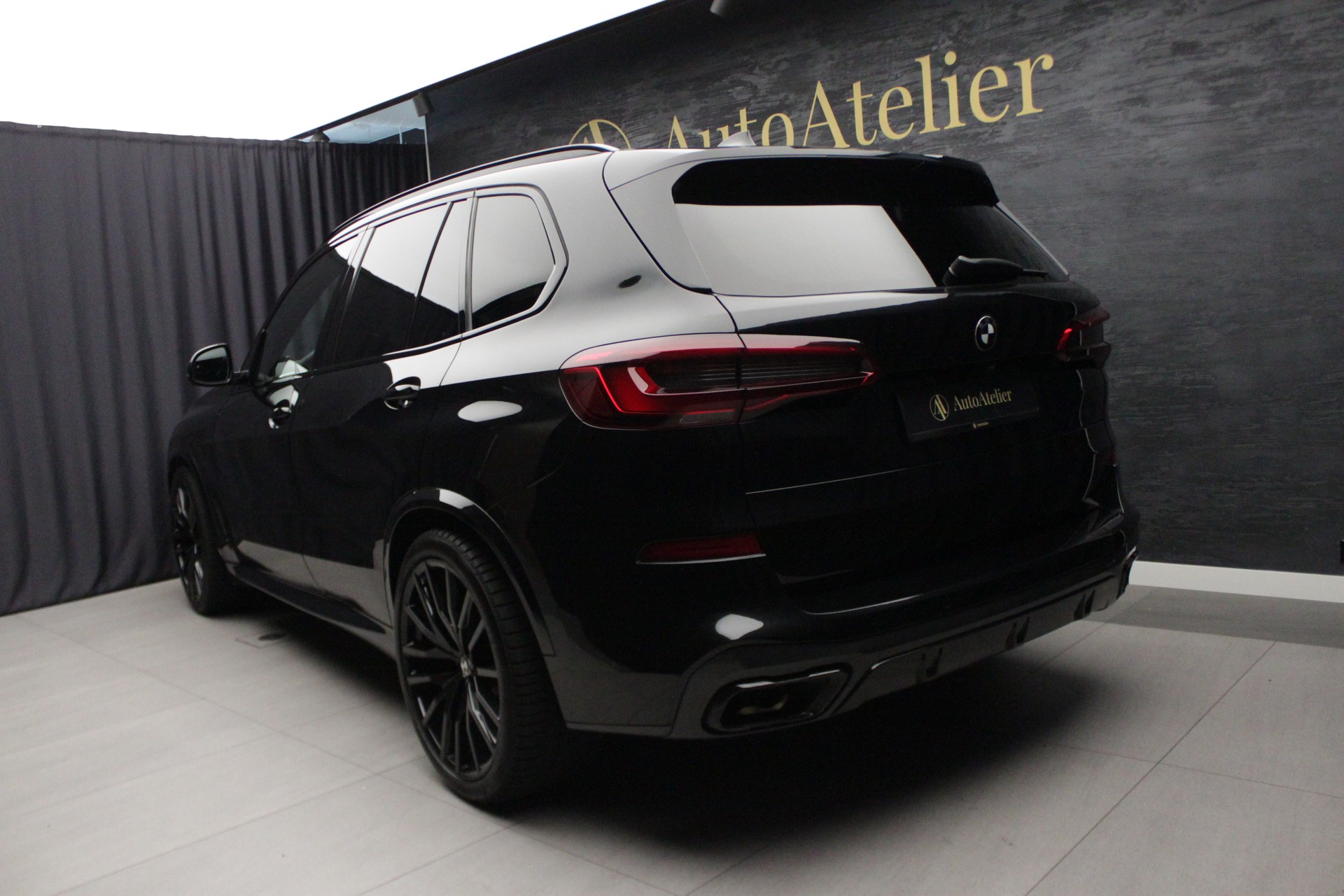 BMW X5 xDrive M50i Steptronic-image-9