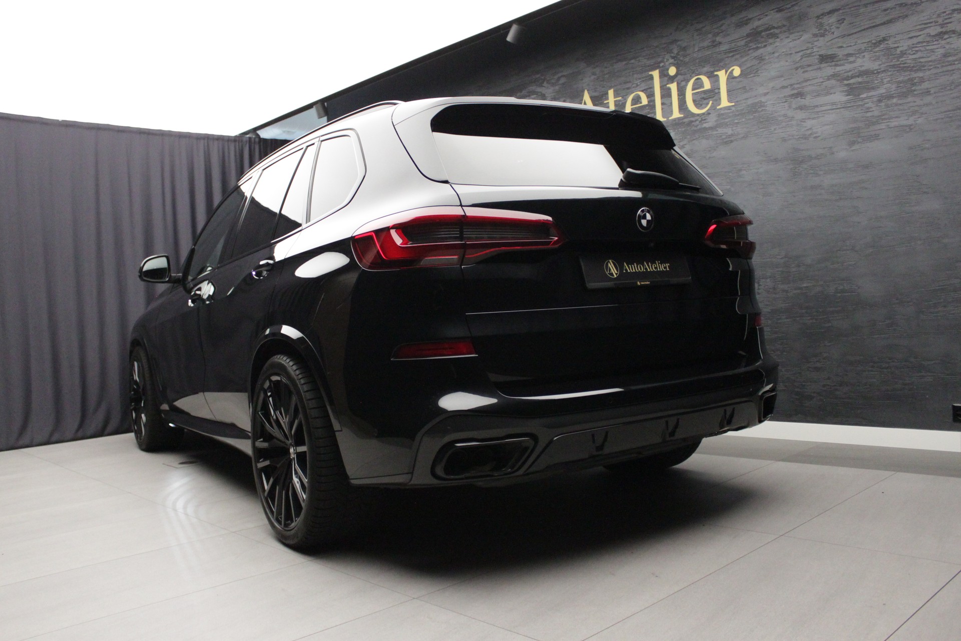 BMW X5 xDrive M50i Steptronic-image-8