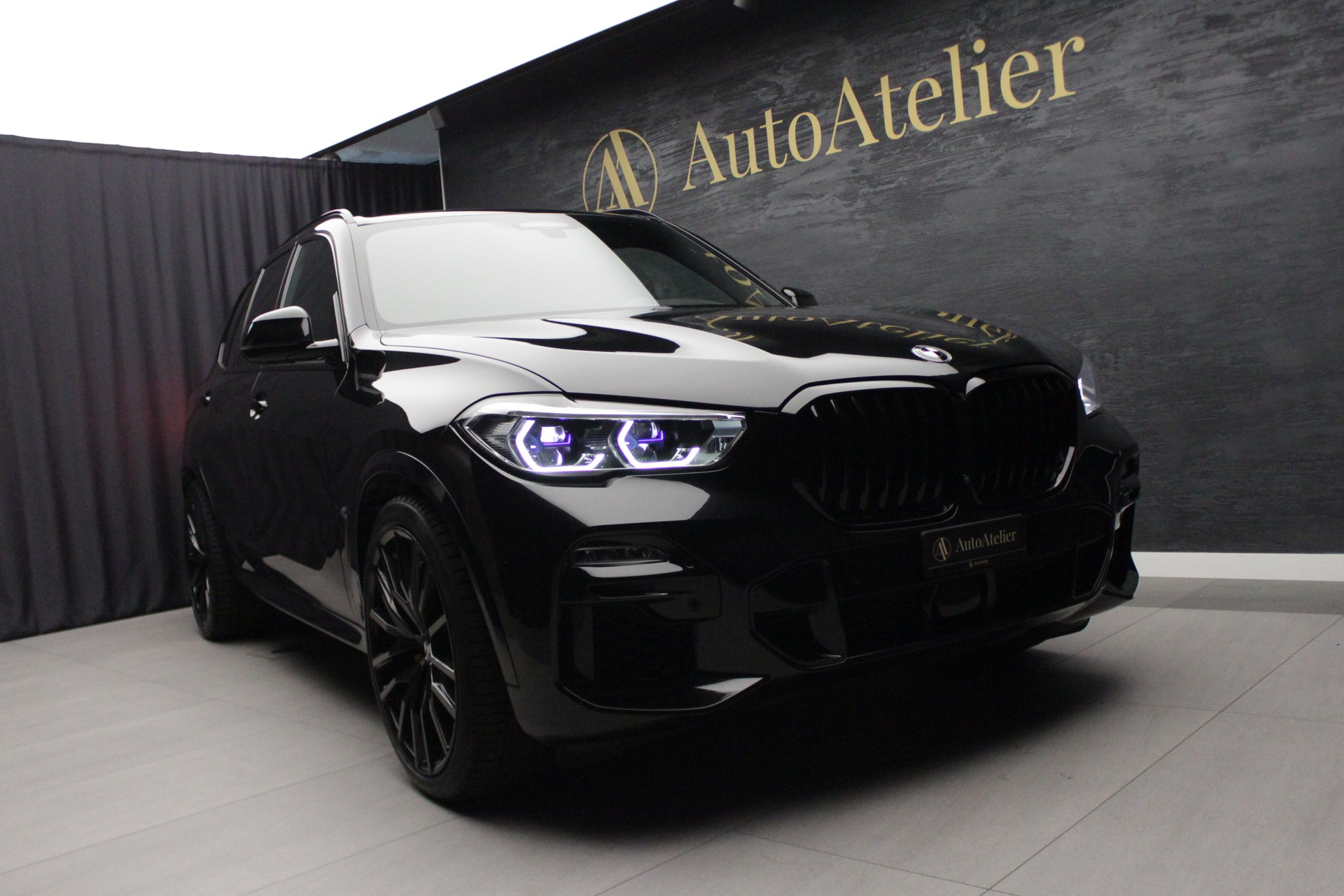BMW X5 xDrive M50i Steptronic-showroom-element-3