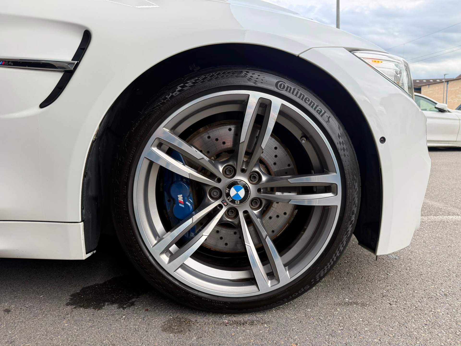 BMW M4 *HUD* *Harman/ Kardon* *360 Kamera* *Perlmuttweiss* *Original Zustand* Coupé DKG-image-5