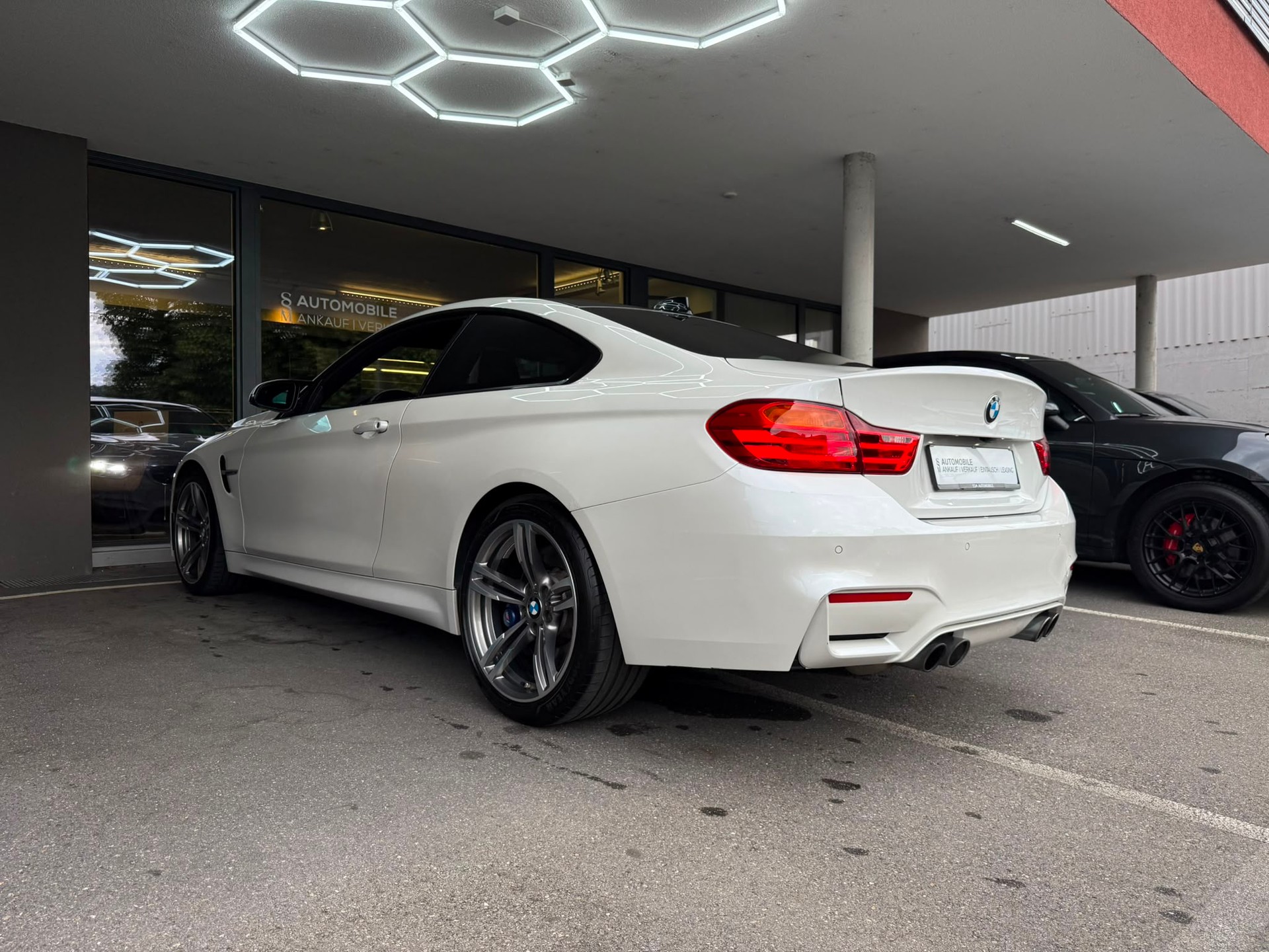 BMW M4 *HUD* *Harman/ Kardon* *360 Kamera* *Perlmuttweiss* *Original Zustand* Coupé DKG-image-10