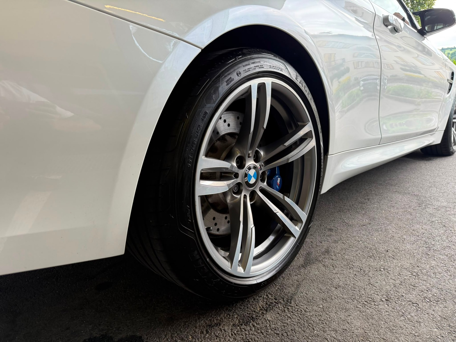 BMW M4 *HUD* *Harman/ Kardon* *360 Kamera* *Perlmuttweiss* *Original Zustand* Coupé DKG-image-8