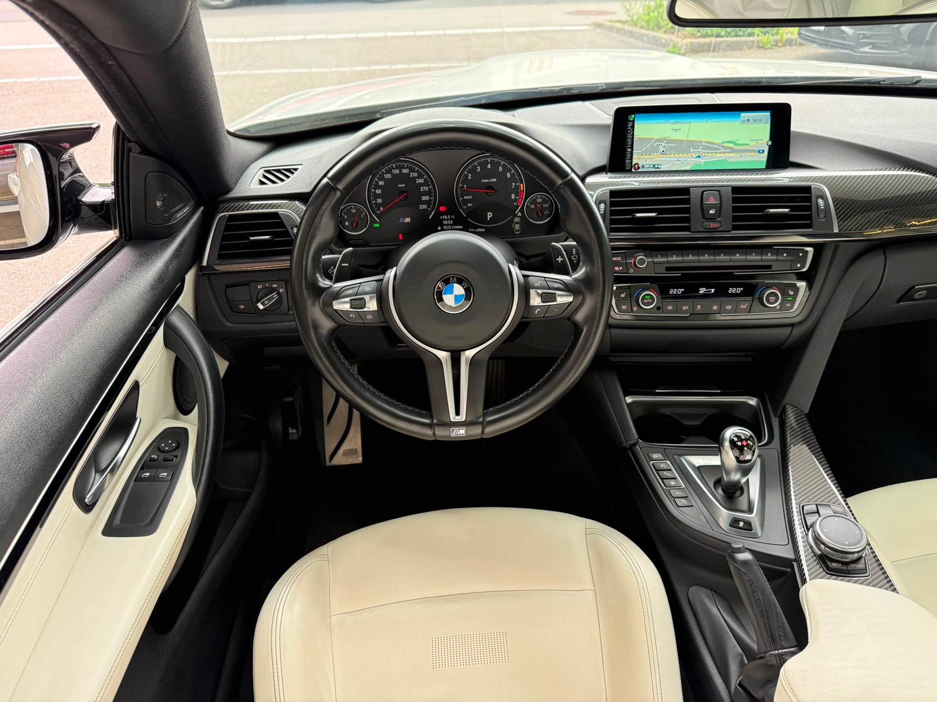 BMW M4 *HUD* *Harman/ Kardon* *360 Kamera* *Perlmuttweiss* *Original Zustand* Coupé DKG-image-23