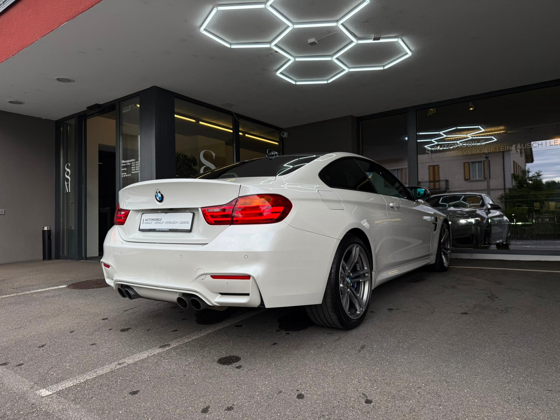 BMW M4 *HUD* *Harman/ Kardon* *360 Kamera* *Perlmuttweiss* *Original Zustand* Coupé DKG-image-7