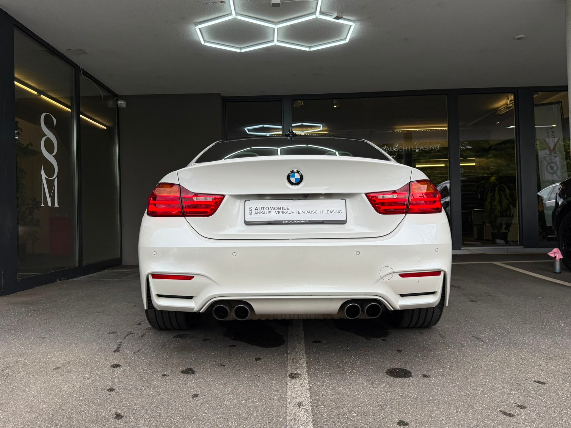 BMW M4 *HUD* *Harman/ Kardon* *360 Kamera* *Perlmuttweiss* *Original Zustand* Coupé DKG-image-9