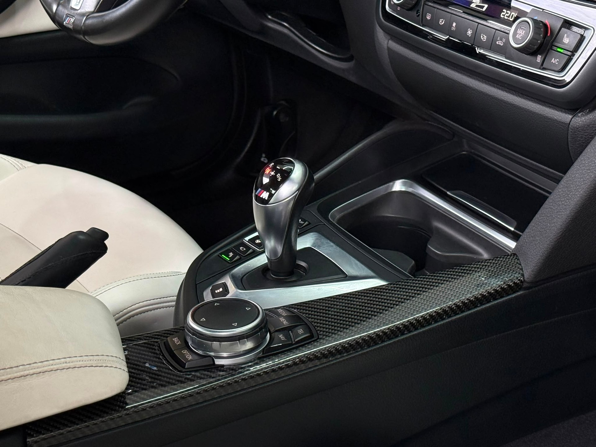 BMW M4 *HUD* *Harman/ Kardon* *360 Kamera* *Perlmuttweiss* *Original Zustand* Coupé DKG-image-26