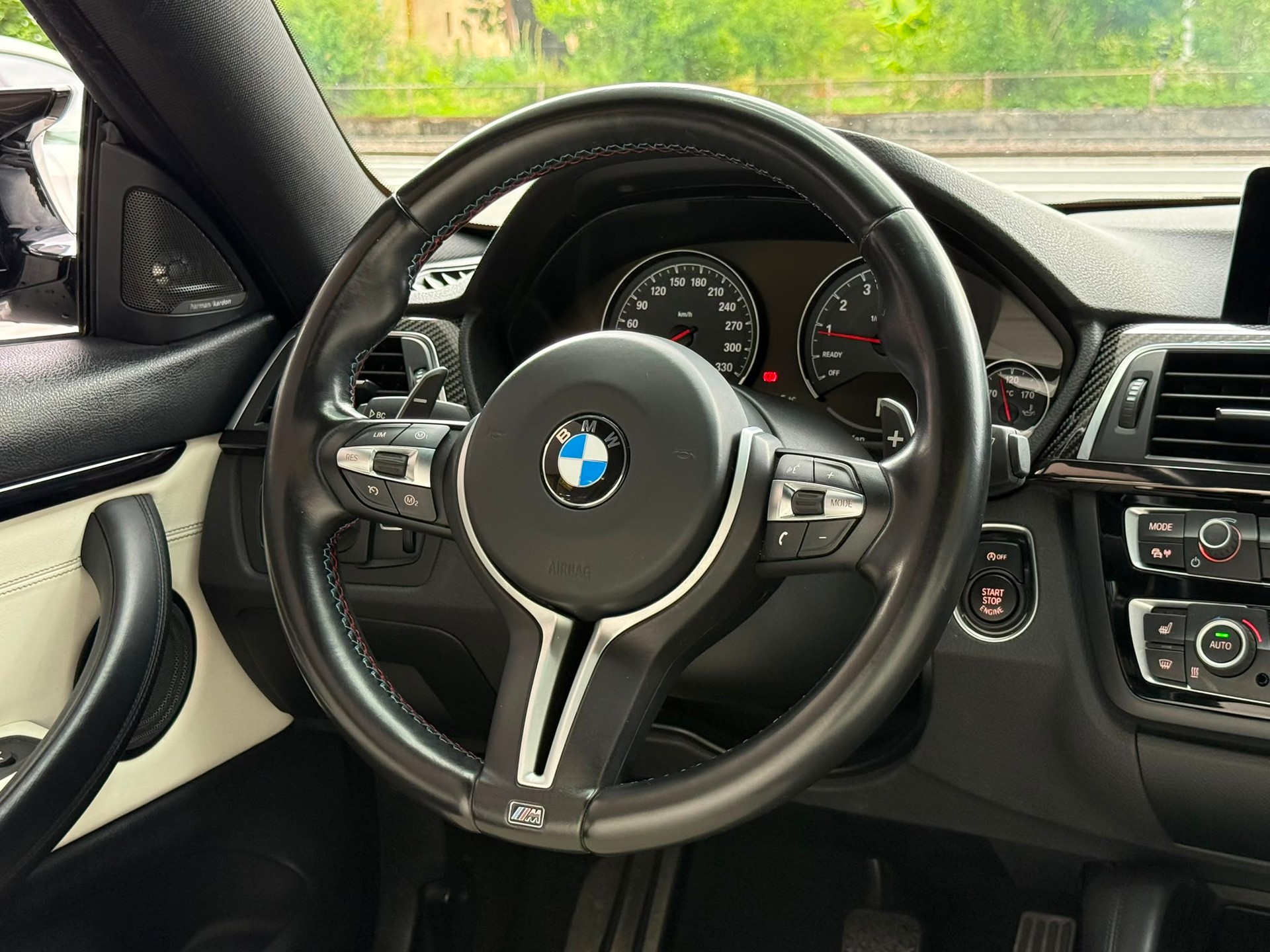 BMW M4 *HUD* *Harman/ Kardon* *360 Kamera* *Perlmuttweiss* *Original Zustand* Coupé DKG-image-22