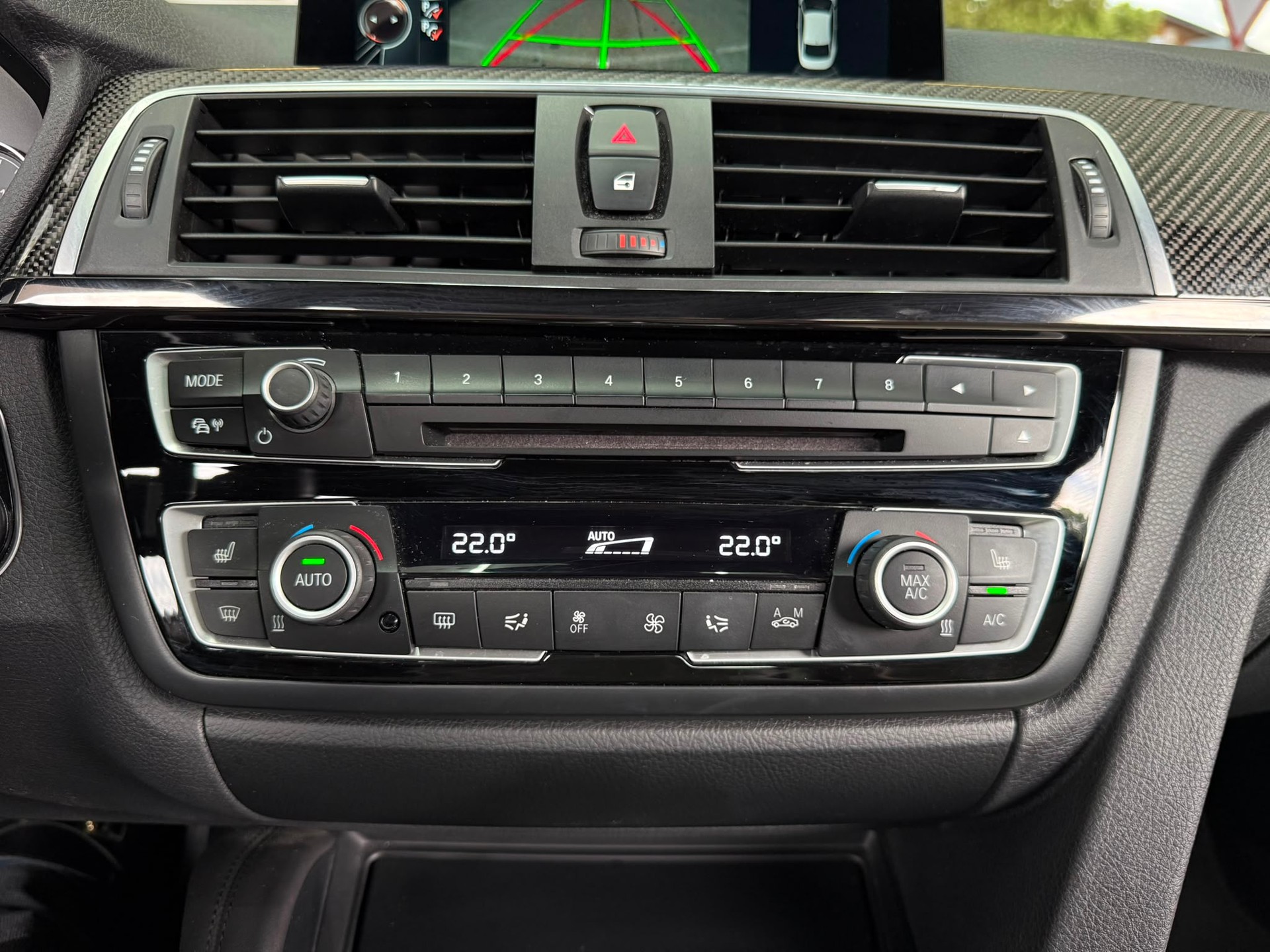 BMW M4 *HUD* *Harman/ Kardon* *360 Kamera* *Perlmuttweiss* *Original Zustand* Coupé DKG-image-29