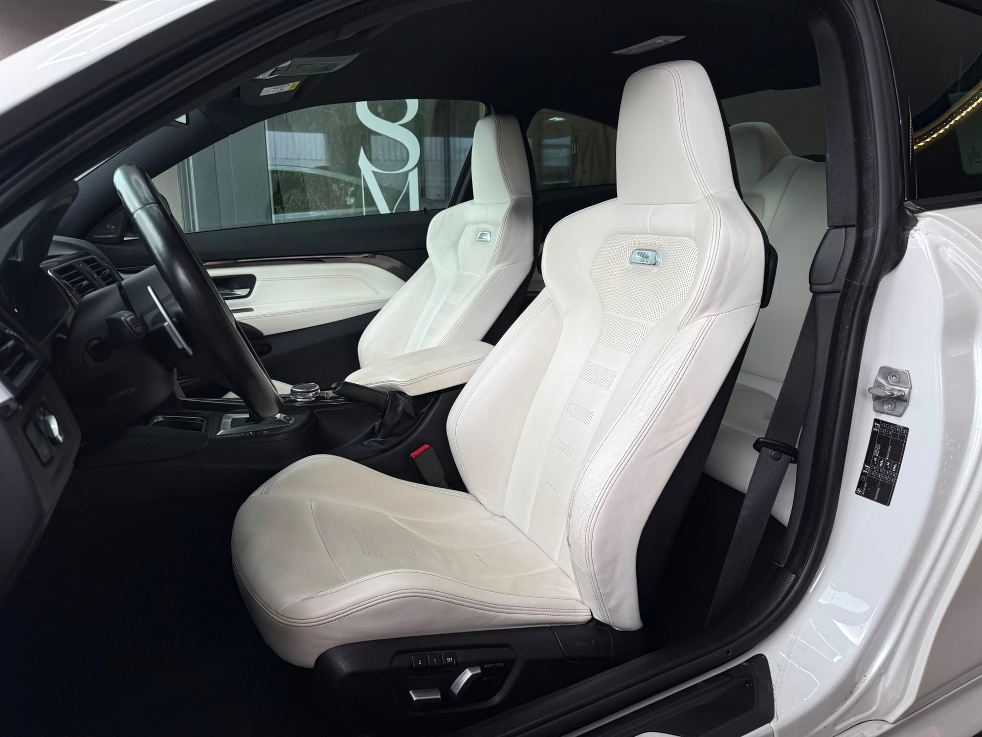 BMW M4 *HUD* *Harman/ Kardon* *360 Kamera* *Perlmuttweiss* *Original Zustand* Coupé DKG-image-14