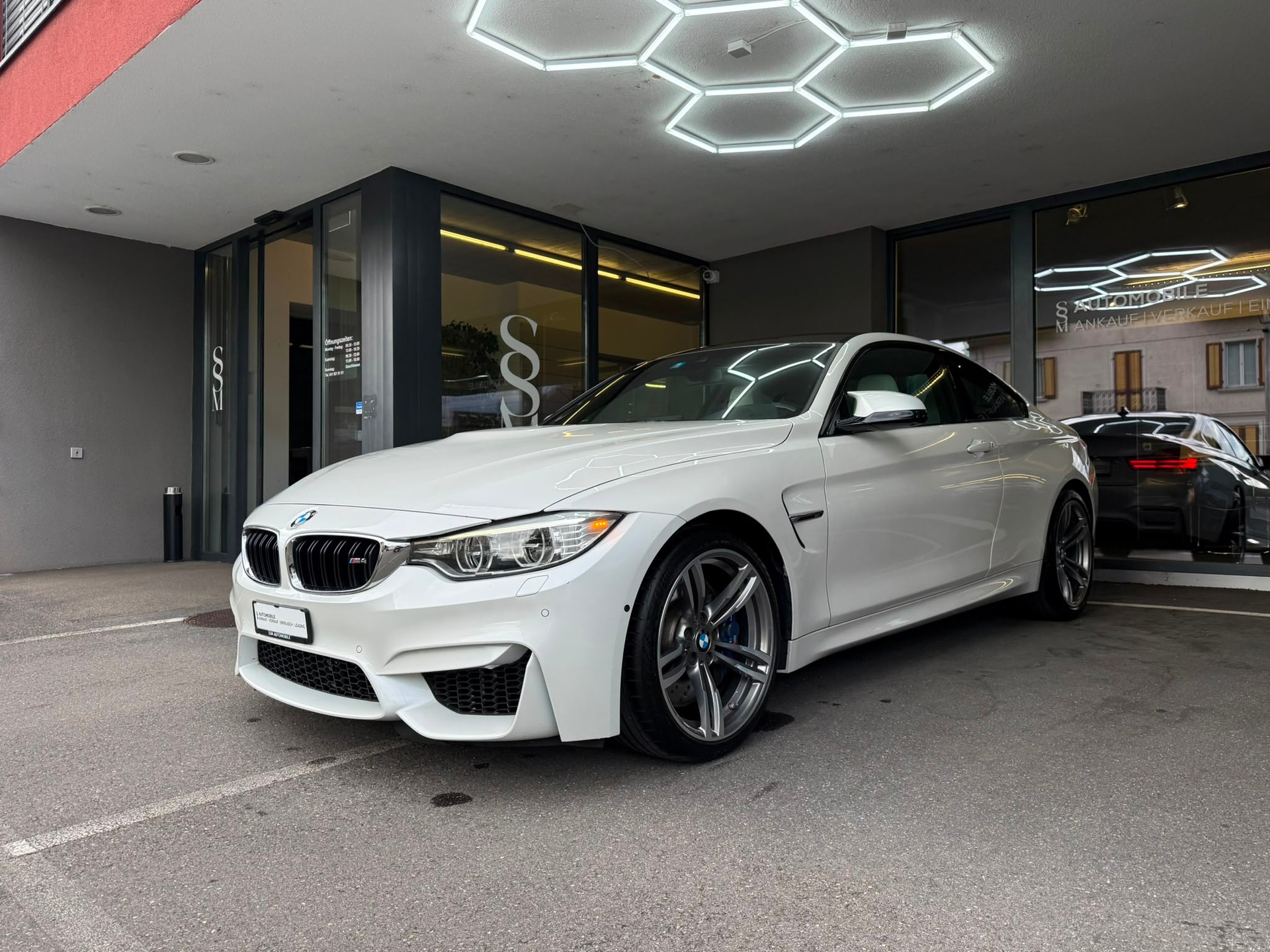 BMW M4 *HUD* *Harman/ Kardon* *360 Kamera* *Perlmuttweiss* *Original Zustand* Coupé DKG