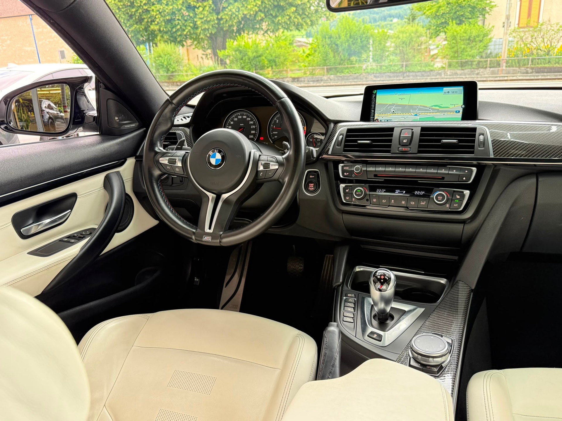 BMW M4 *HUD* *Harman/ Kardon* *360 Kamera* *Perlmuttweiss* *Original Zustand* Coupé DKG-image-21