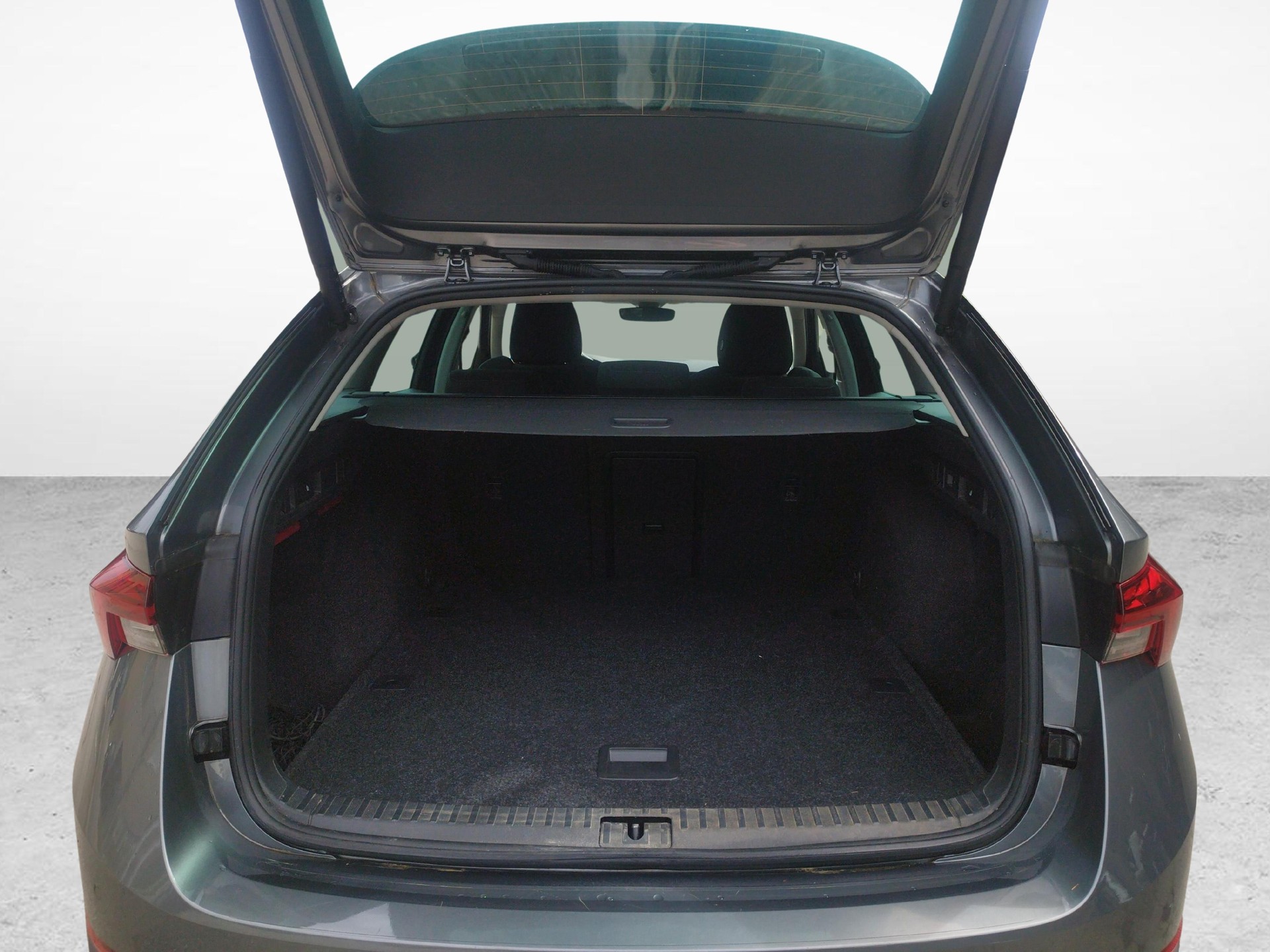 SKODA Octavia Scout 2.0 TSI 4x4 DSG-image-11