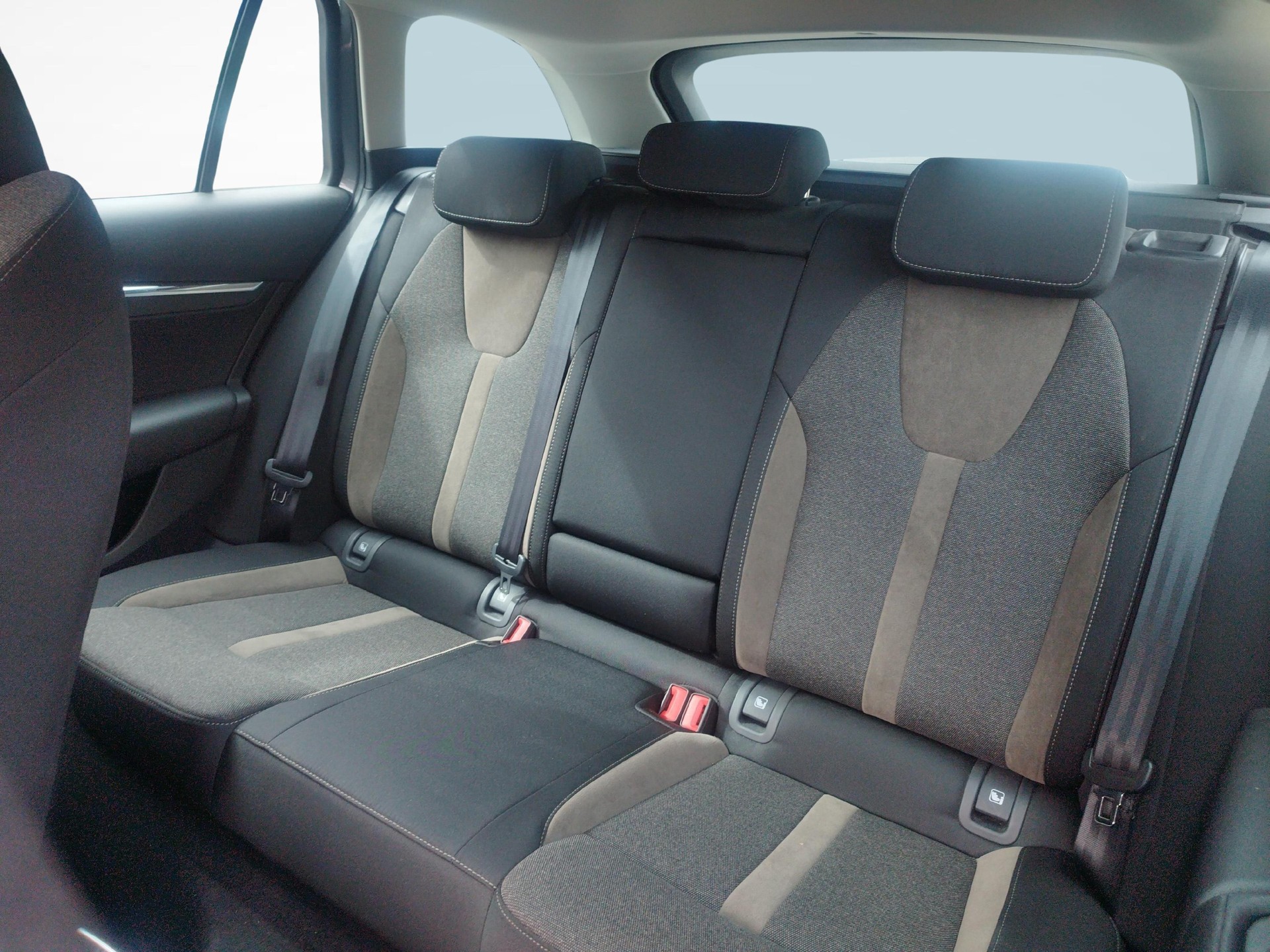 SKODA Octavia Scout 2.0 TSI 4x4 DSG-image-10