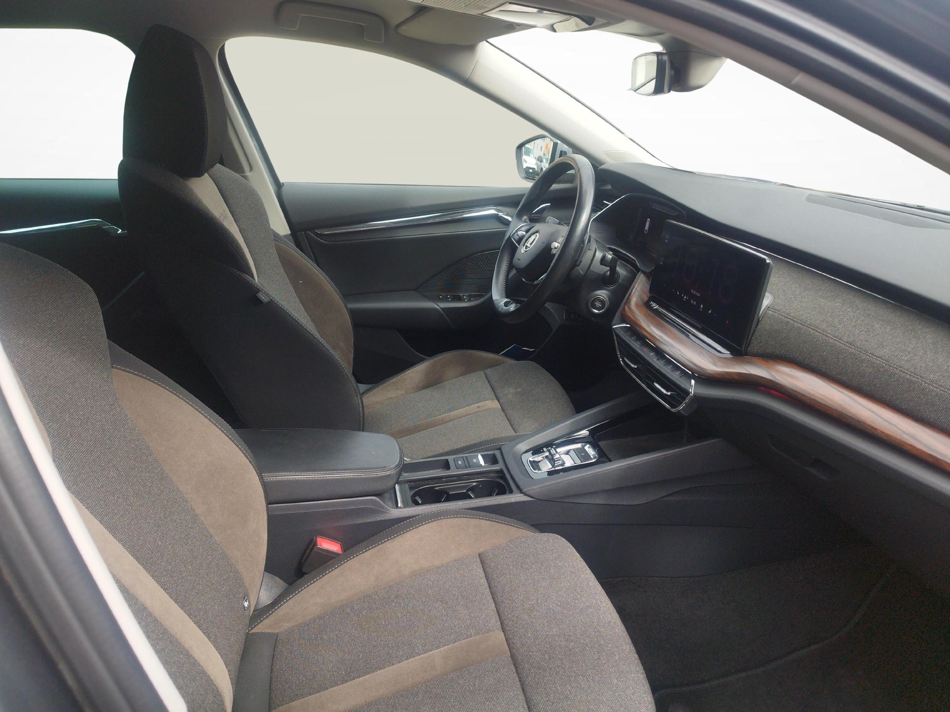 SKODA Octavia Scout 2.0 TSI 4x4 DSG-image-9