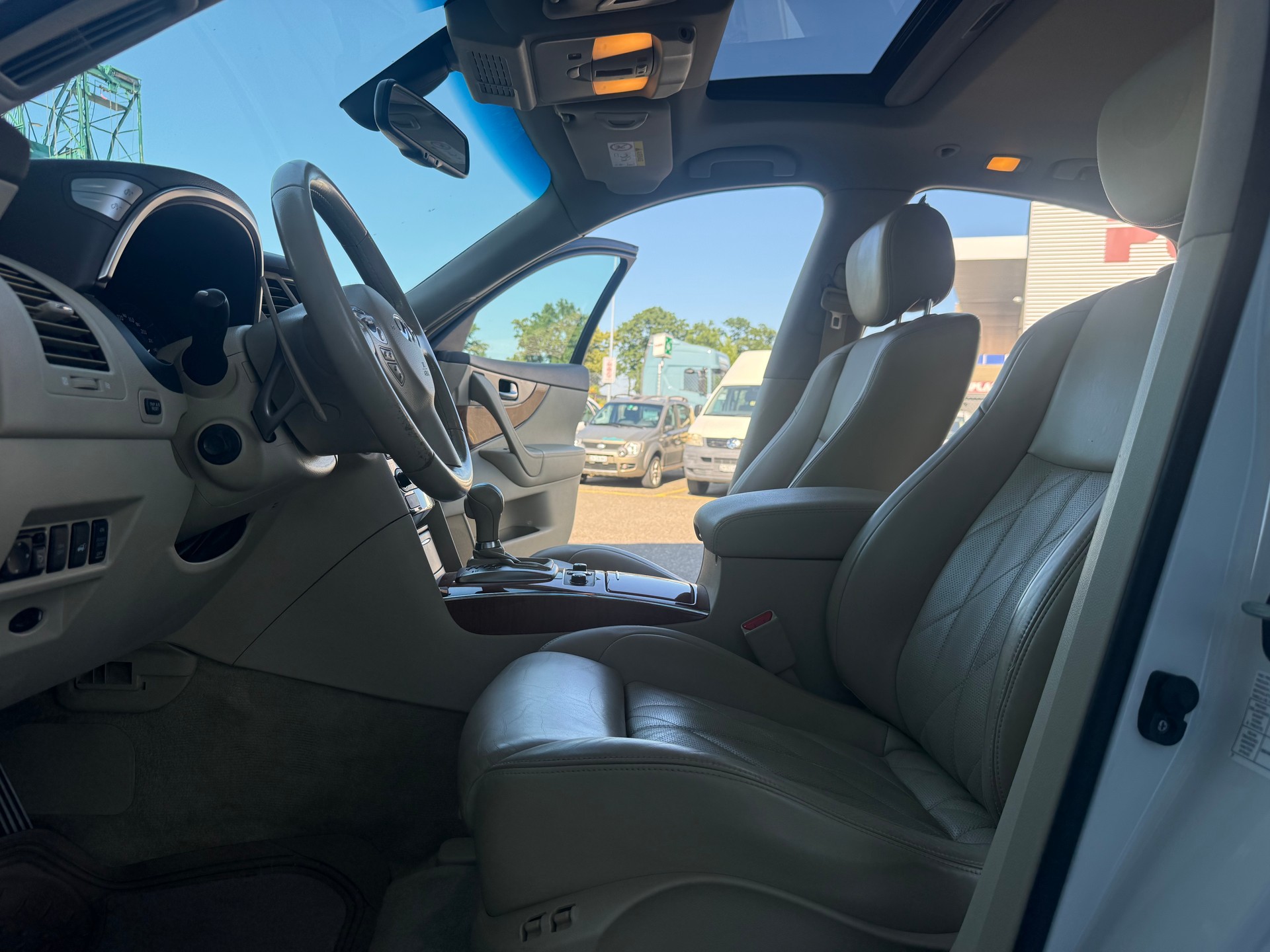 INFINITI QX70 3.0d S Premium AWD Automatic-image-7