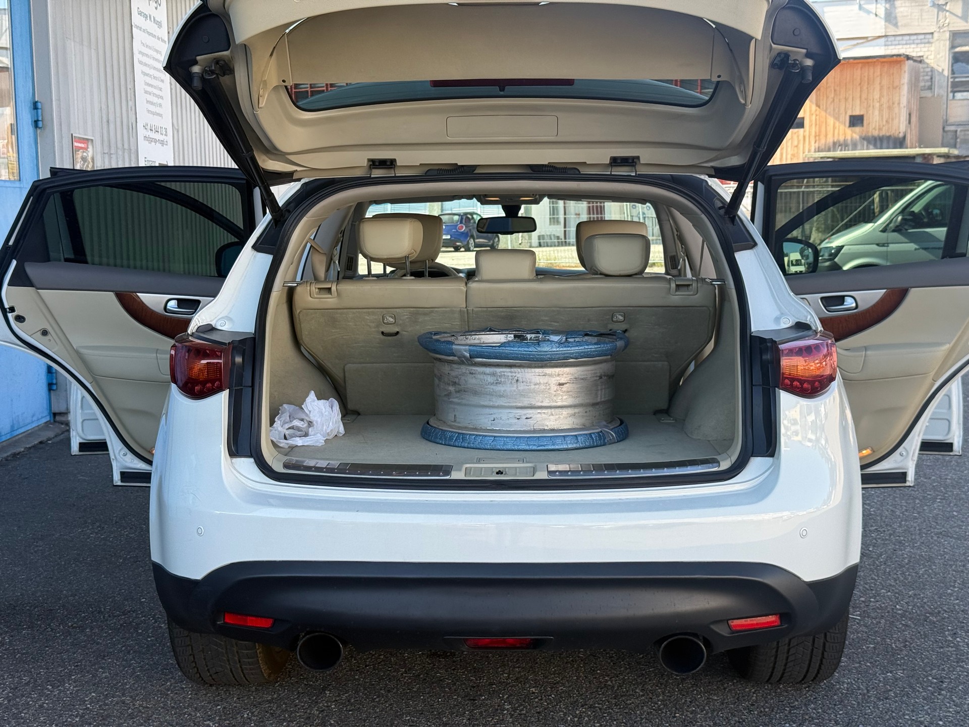 INFINITI QX70 3.0d S Premium AWD Automatic-image-9
