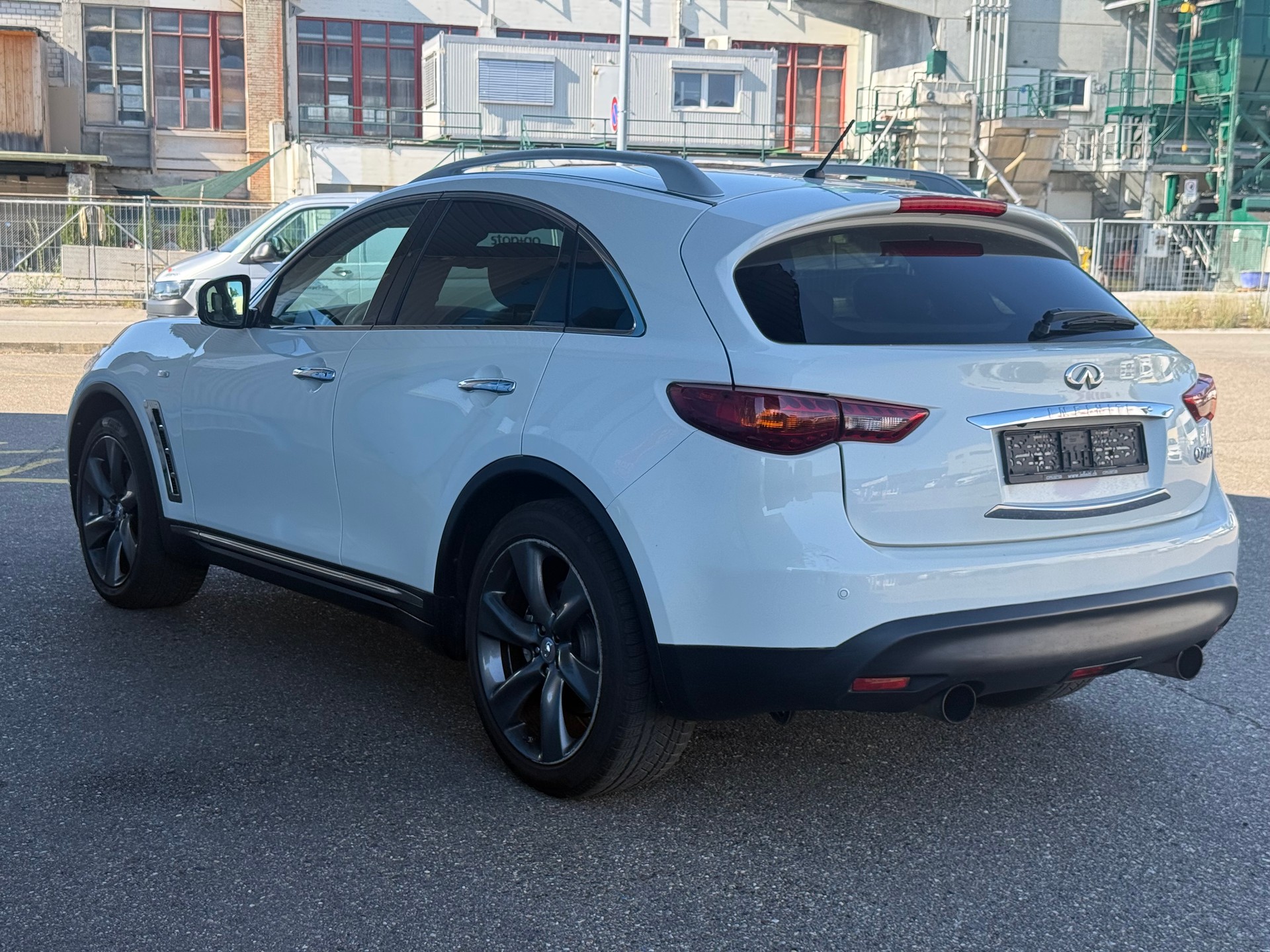 INFINITI QX70 3.0d S Premium AWD Automatic-image-13