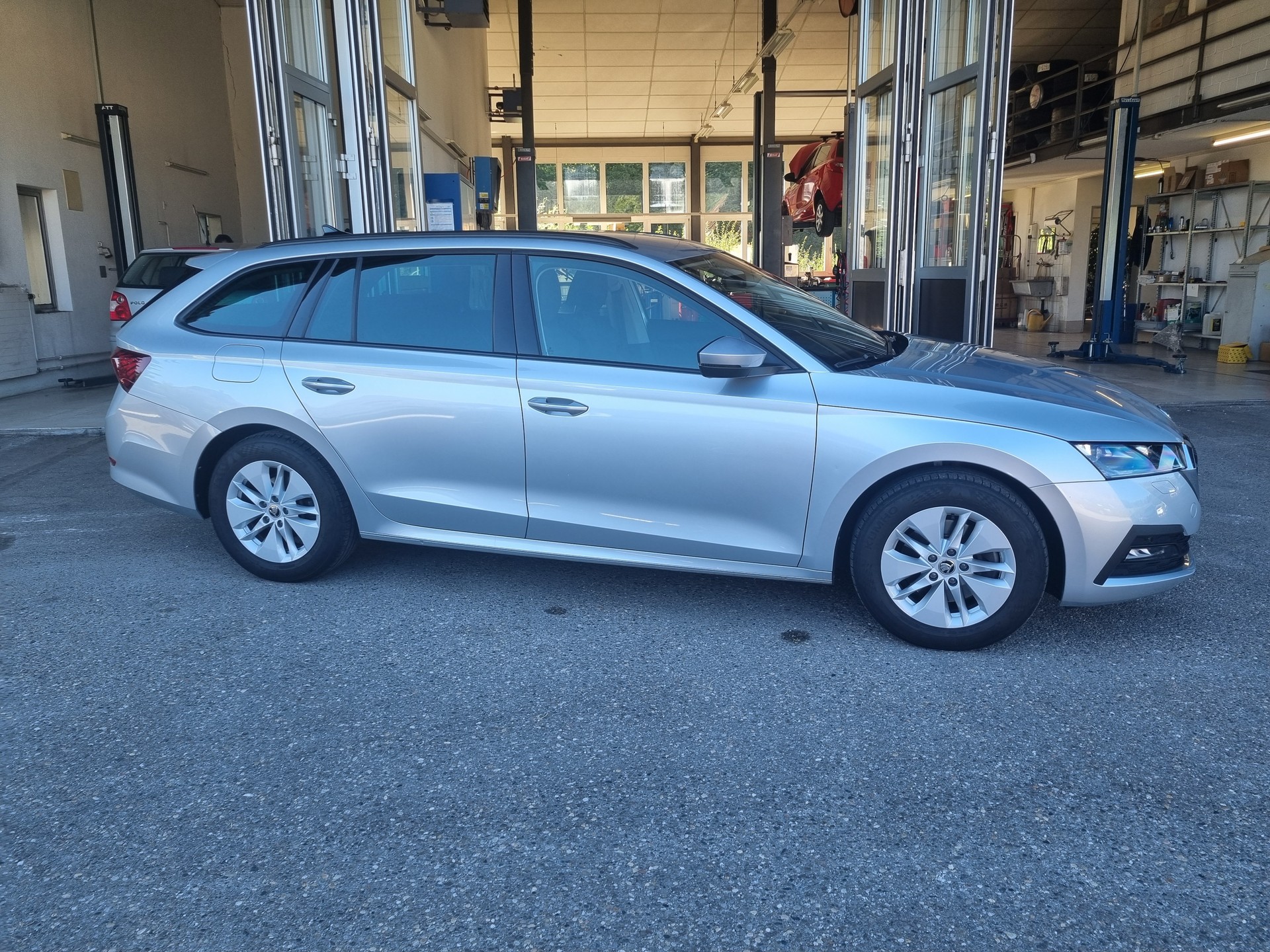 SKODA Octavia Combi 2.0 TDI DSG Ambition 4x4-showroom-element-2