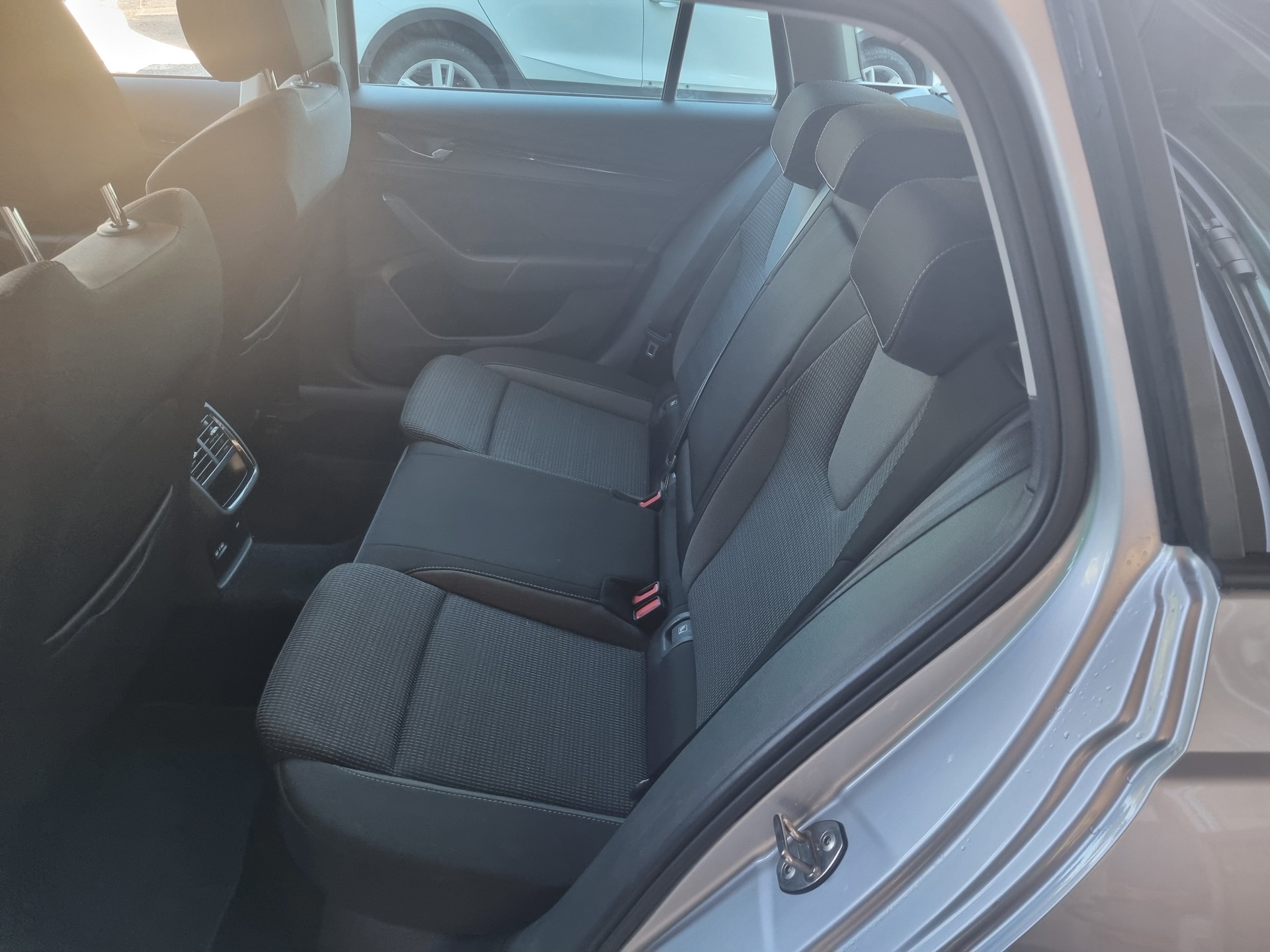 SKODA Octavia Combi 2.0 TDI DSG Ambition 4x4-image-8