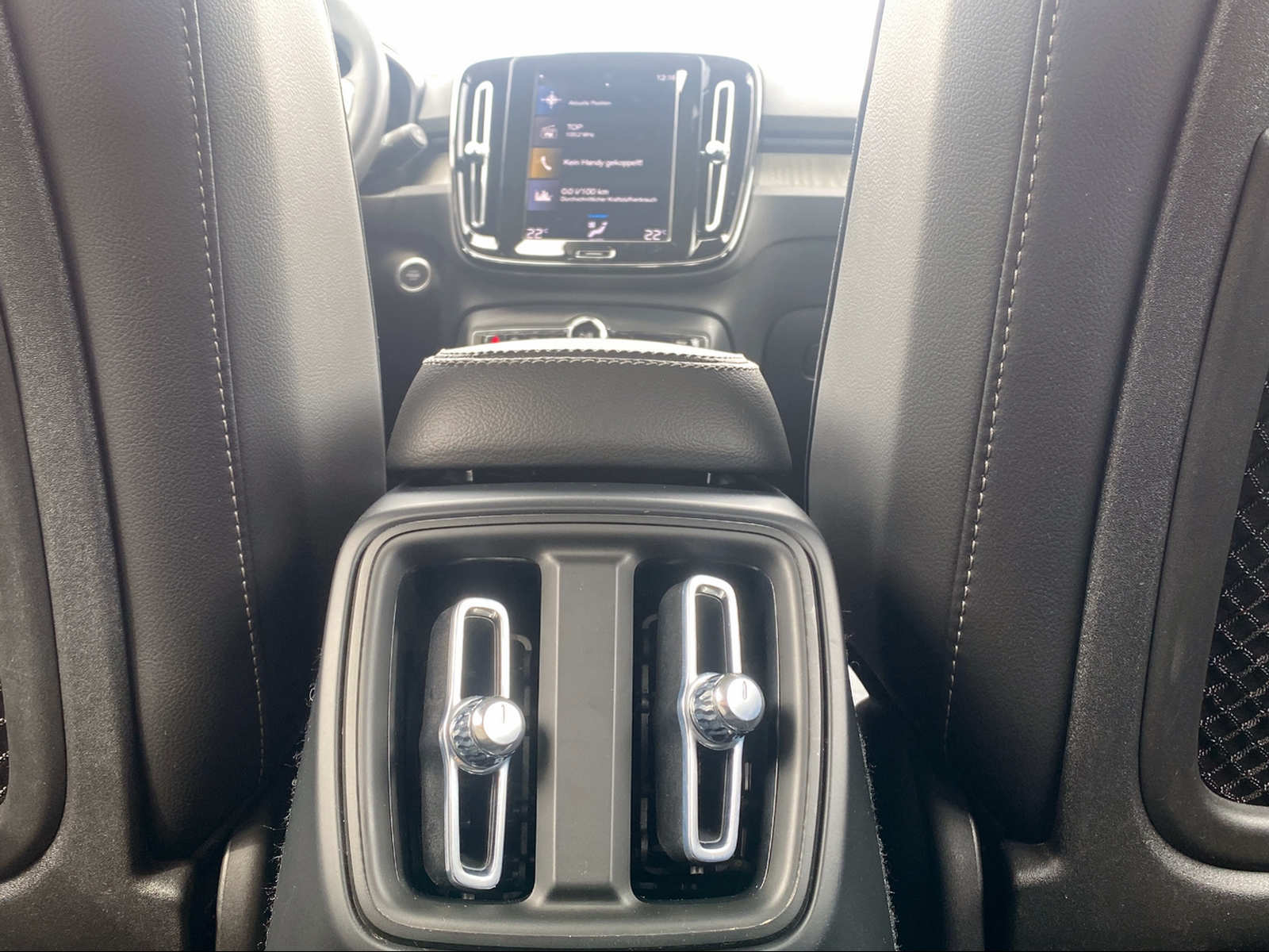 VOLVO XC40 1.5 T5 PiH Inscription-image-9