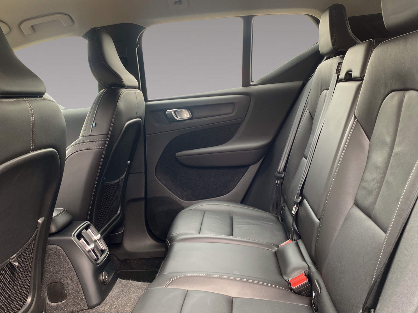 VOLVO XC40 1.5 T5 PiH Inscription-image-8