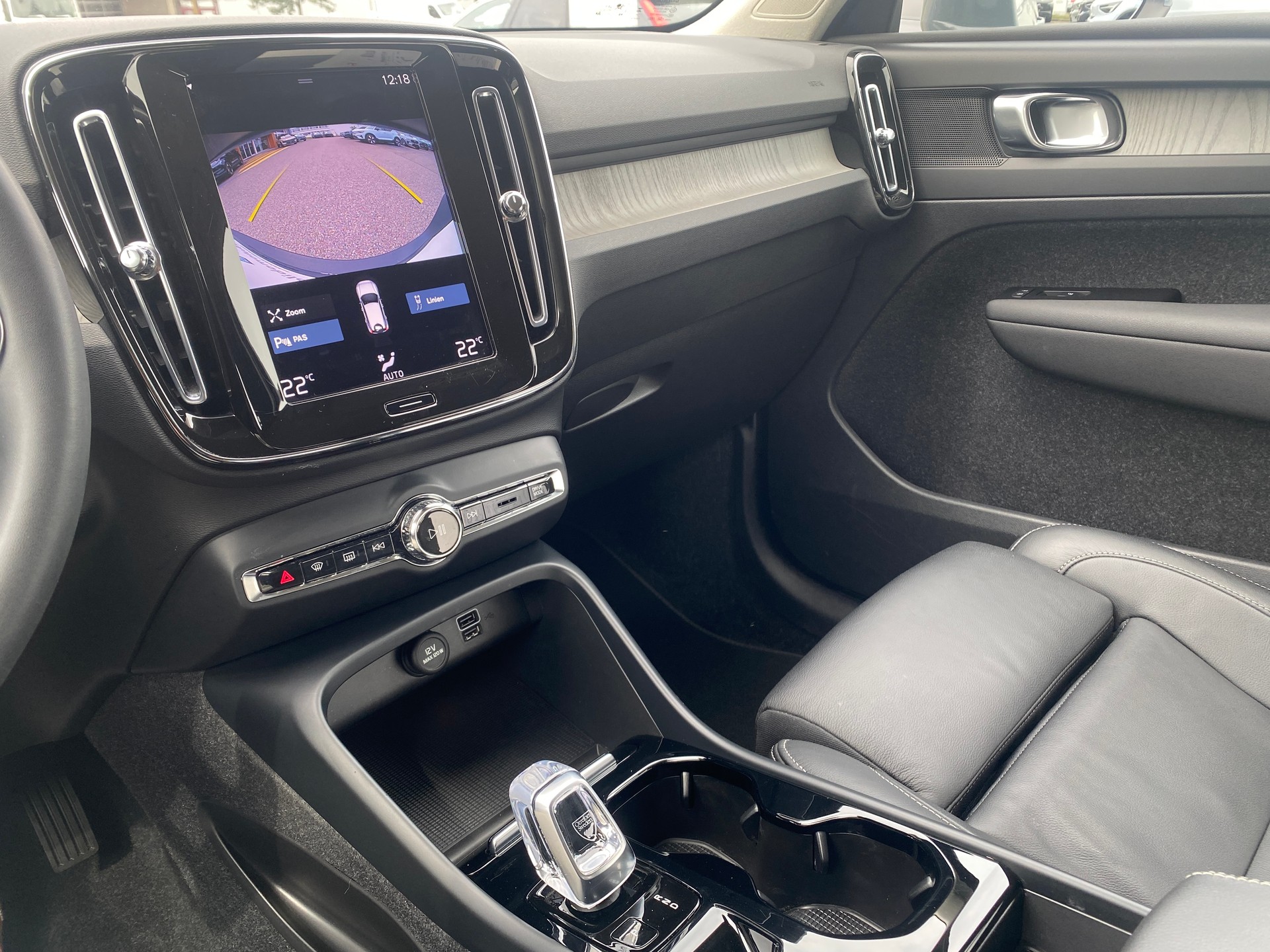 VOLVO XC40 1.5 T5 PiH Inscription-image-11