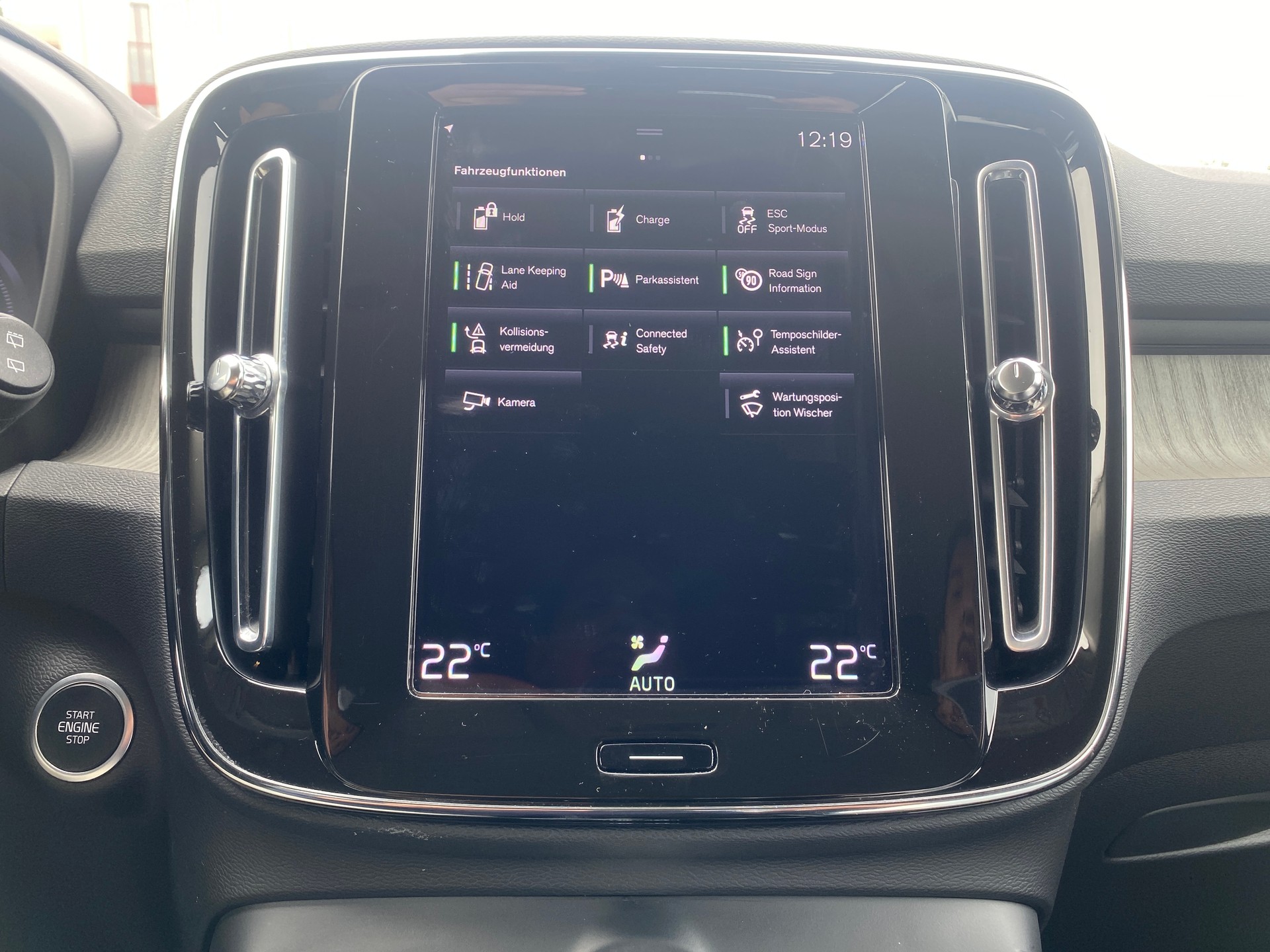 VOLVO XC40 1.5 T5 PiH Inscription-image-12