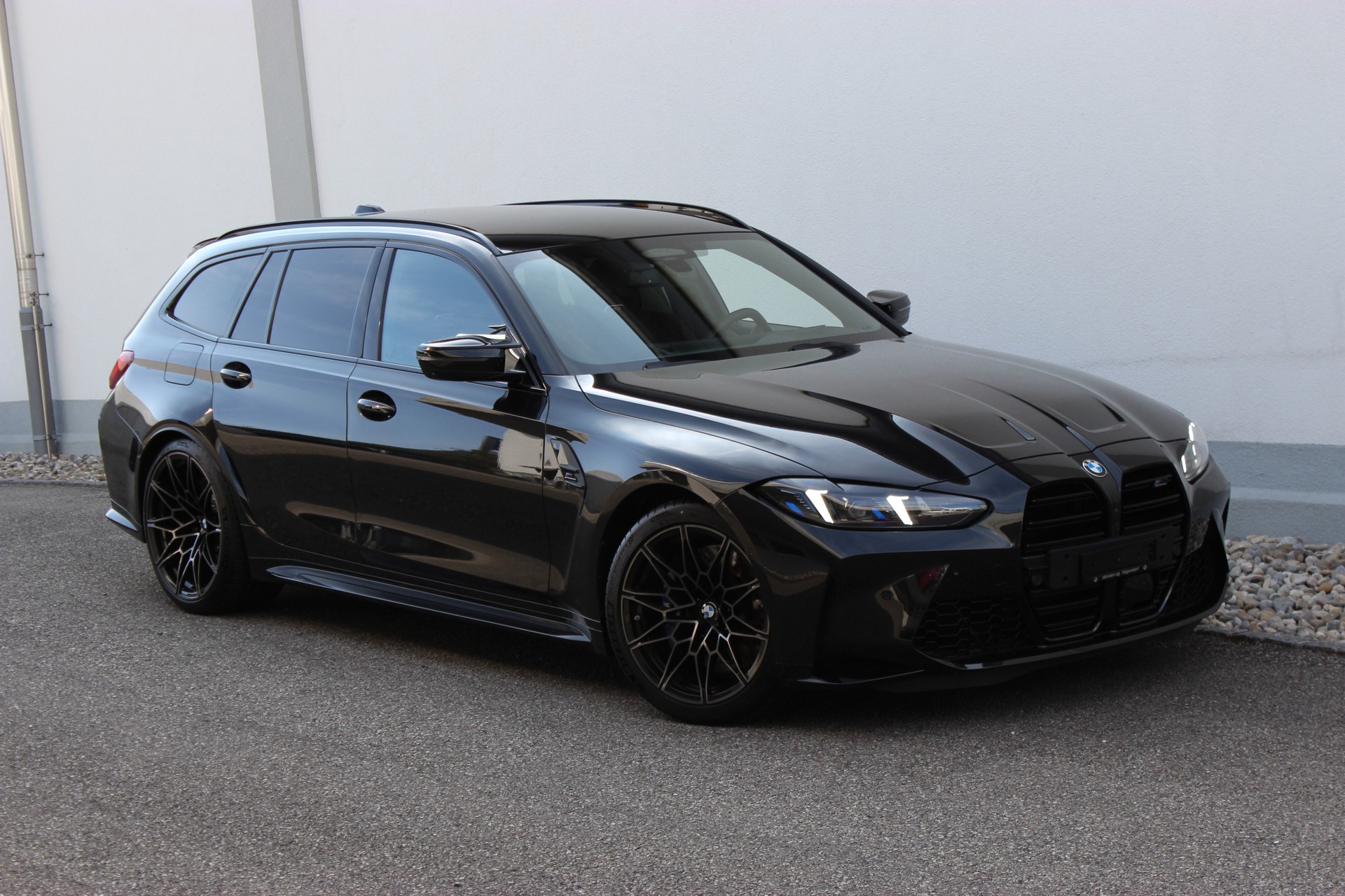 BMW M3 Touring xDrive Competition-showroom-element-2