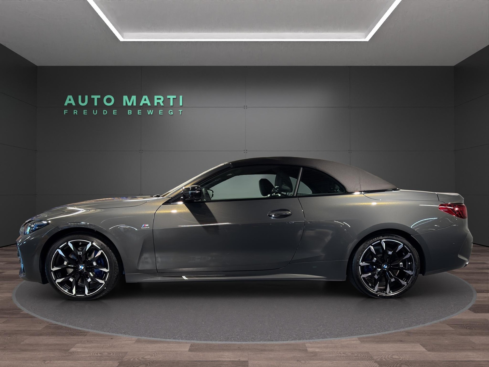 BMW M440i xDrive Cabrio-showroom-element-1