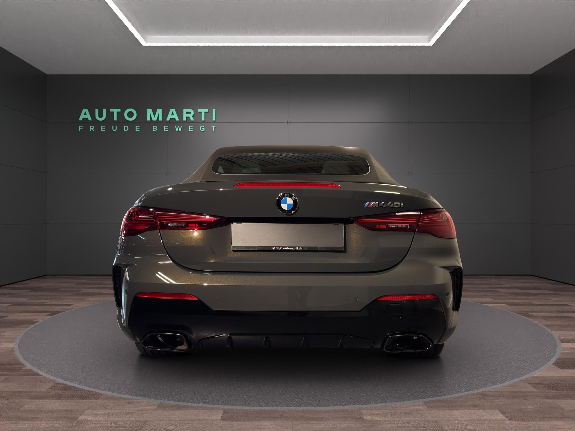BMW M440i xDrive Cabrio-showroom-element-2