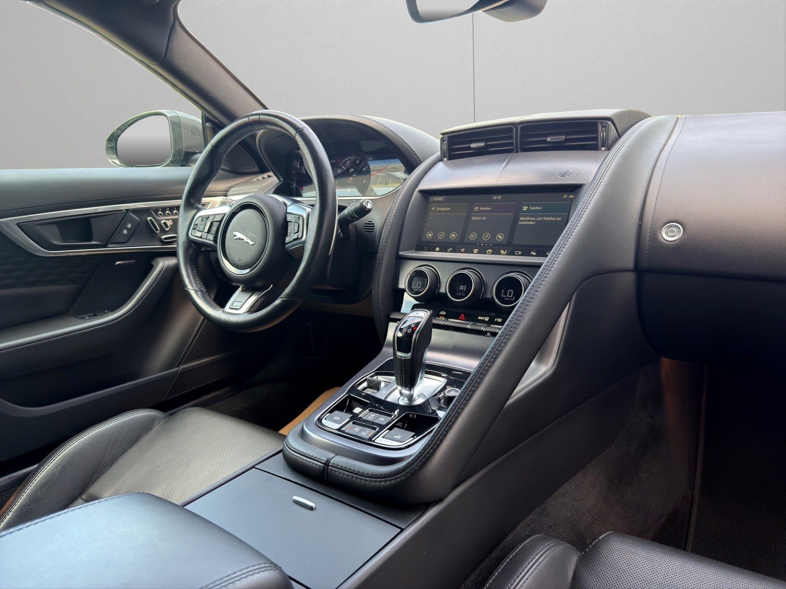 JAGUAR F-Type Coupé 5.0 V8 R75 Automatik AWD-image-14