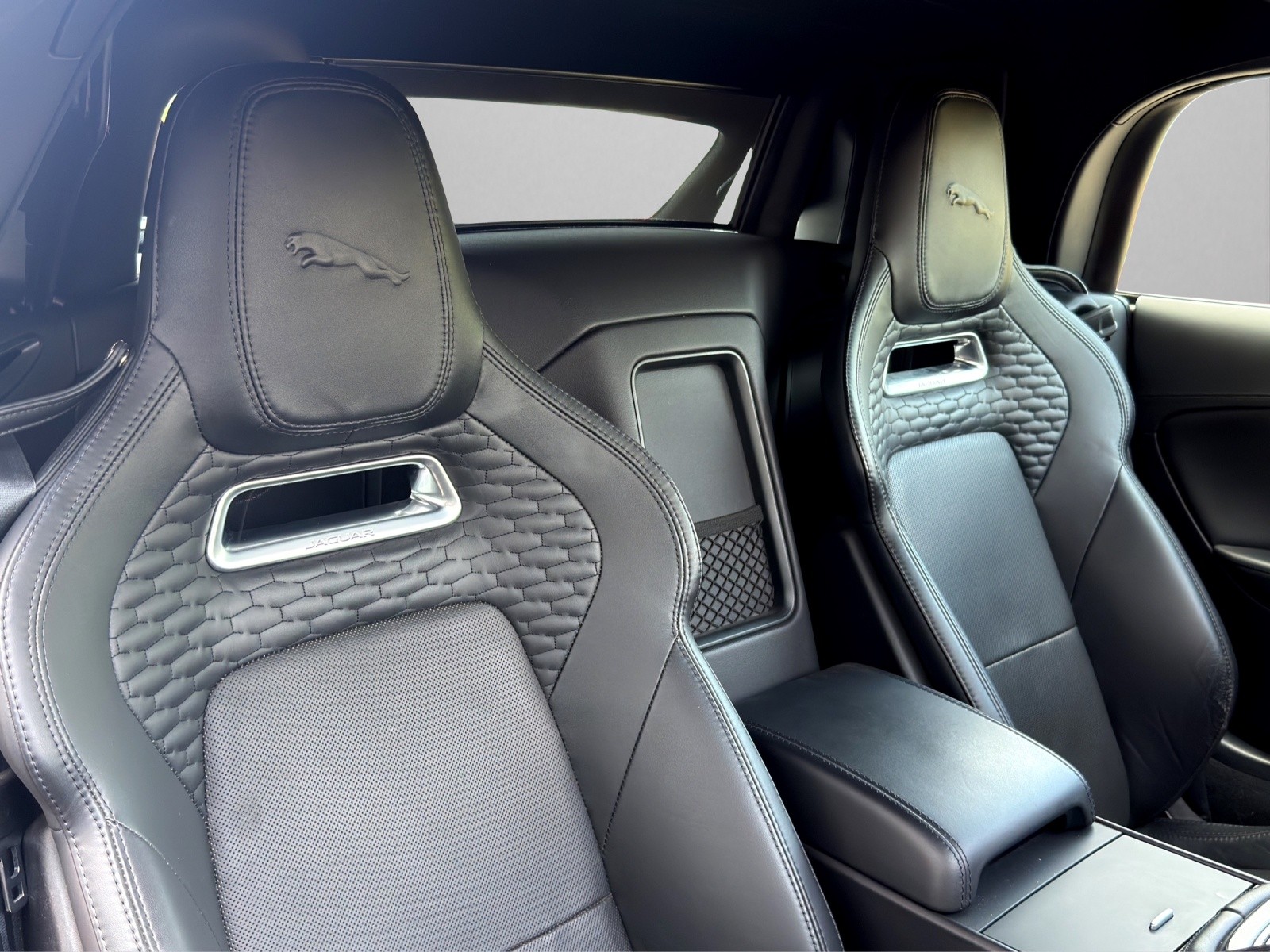 JAGUAR F-Type Coupé 5.0 V8 R75 Automatik AWD-image-16