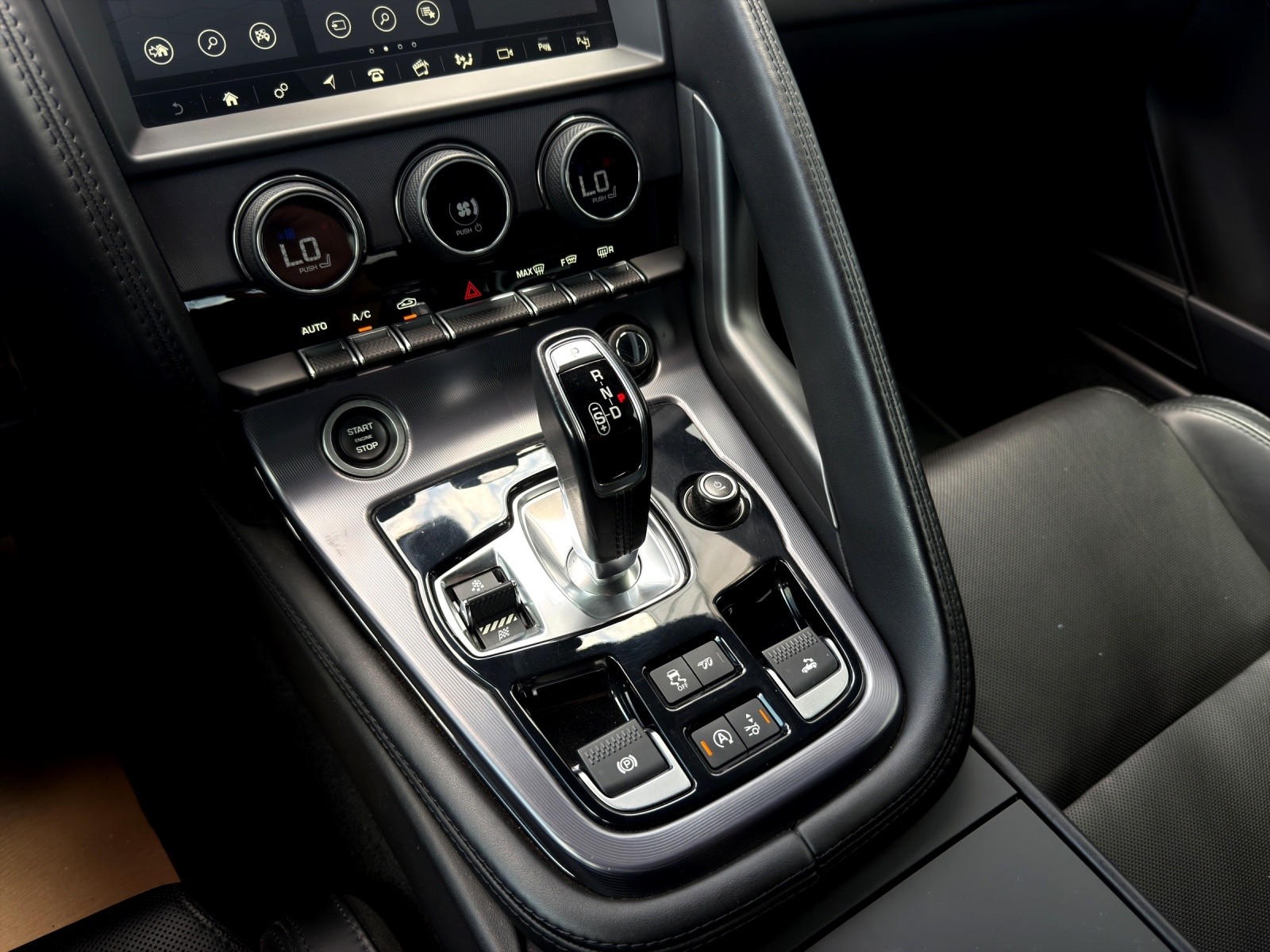 JAGUAR F-Type Coupé 5.0 V8 R75 Automatik AWD-image-22