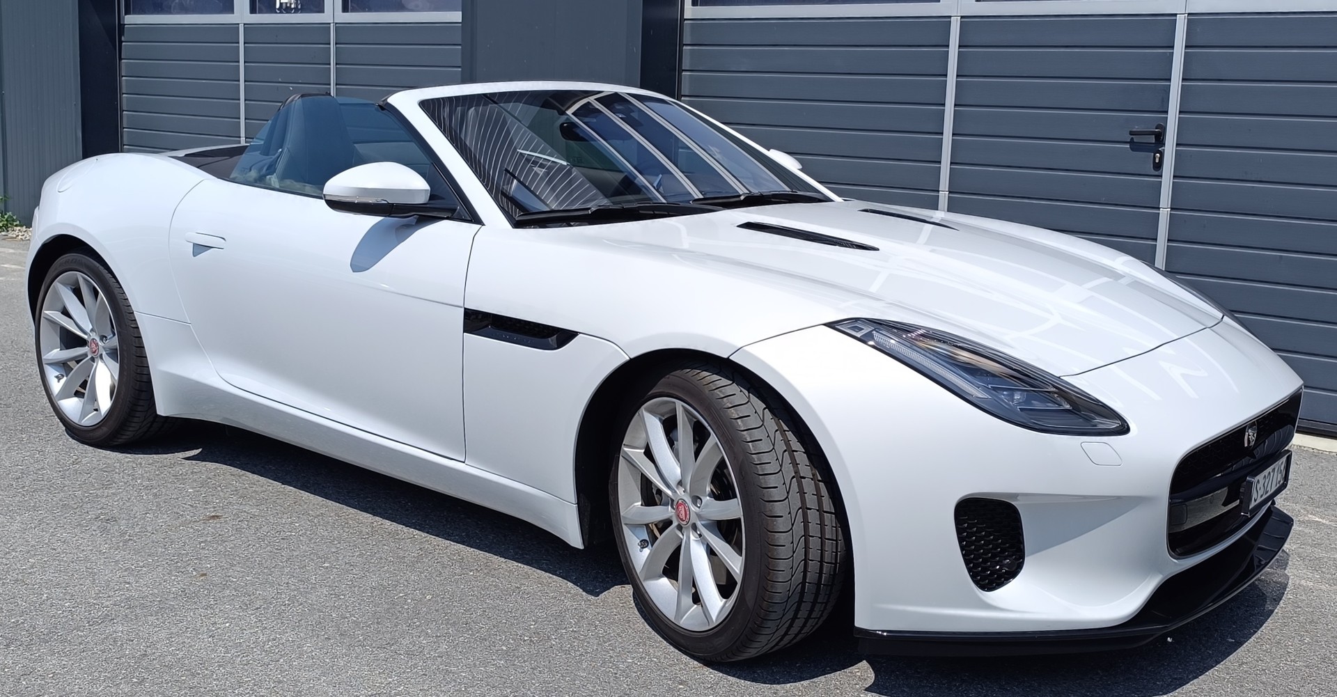 JAGUAR 2.0 CABRIOLET R-Dynamic Automatic Seulement 4'000 Km état neuf