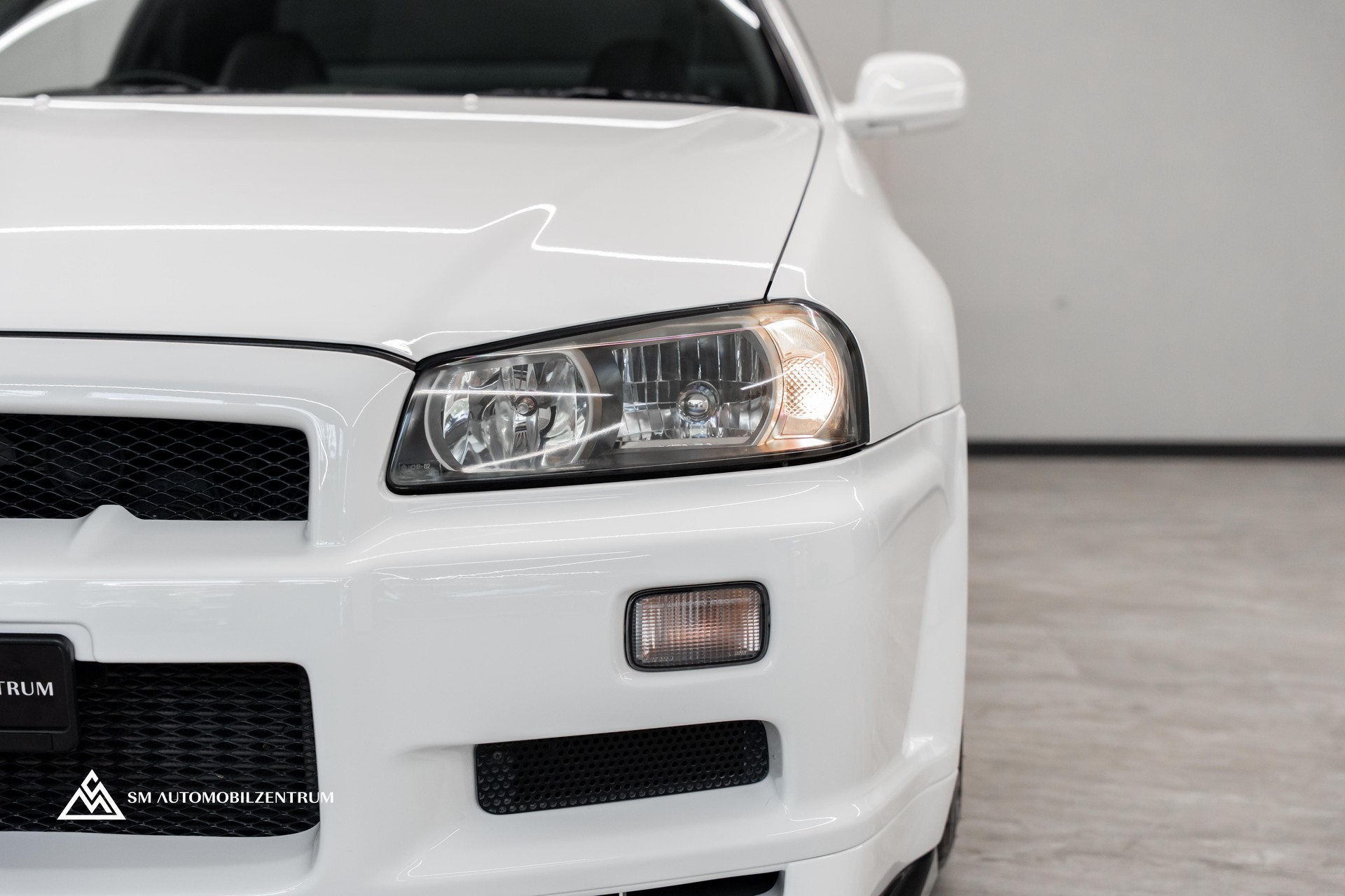 NISSAN Skyline R-34 GTR-showroom-element-1
