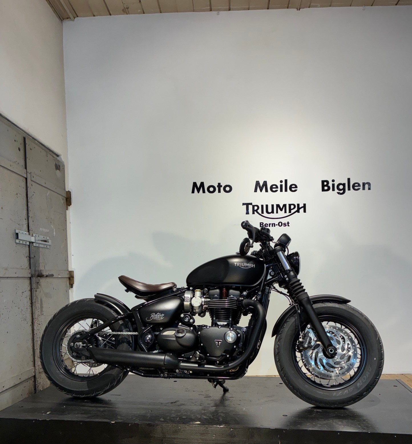 TRIUMPH Bonneville 1200 Bobber Black ABS-image-4