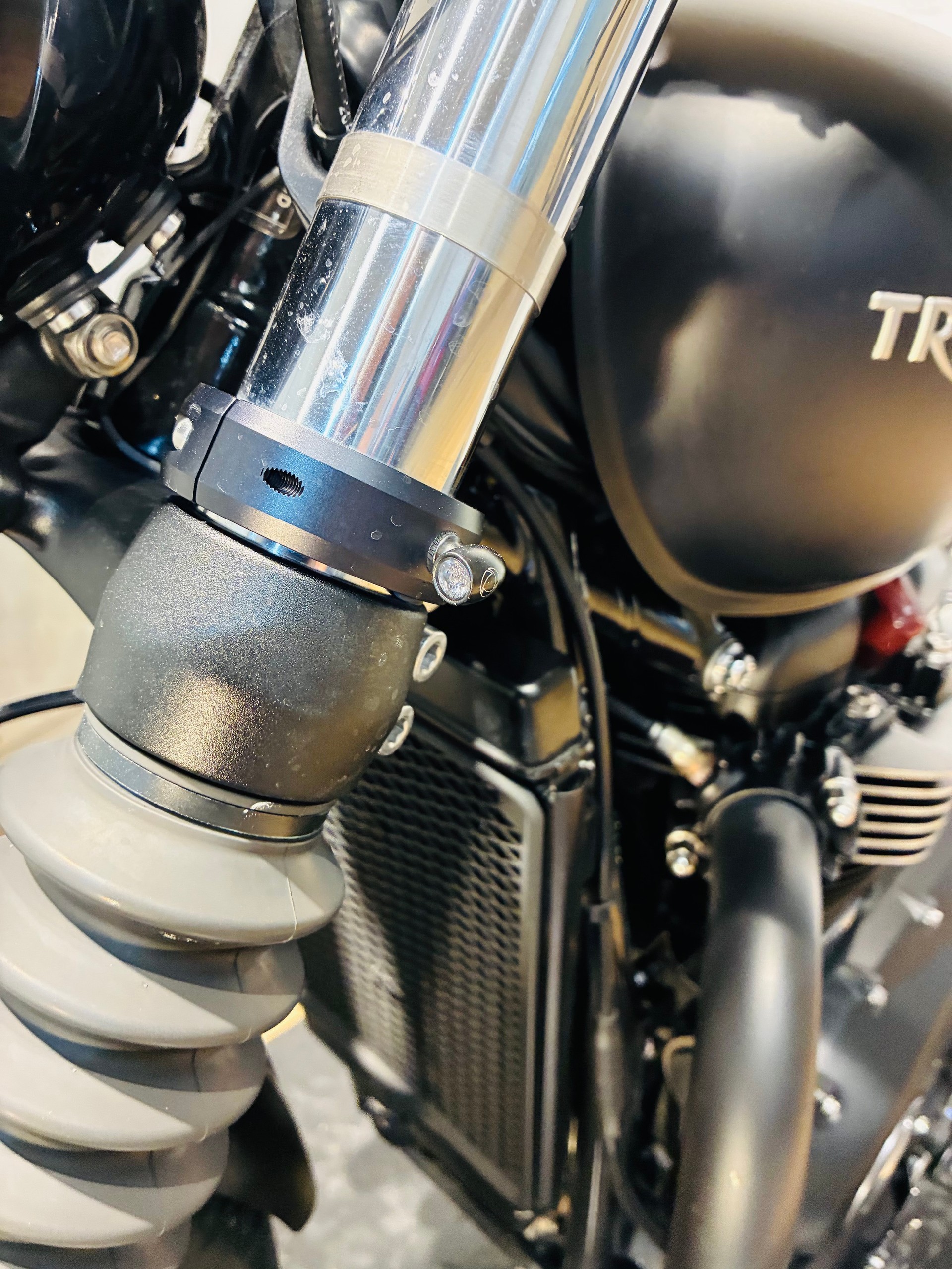 TRIUMPH Bonneville 1200 Bobber Black ABS-image-10