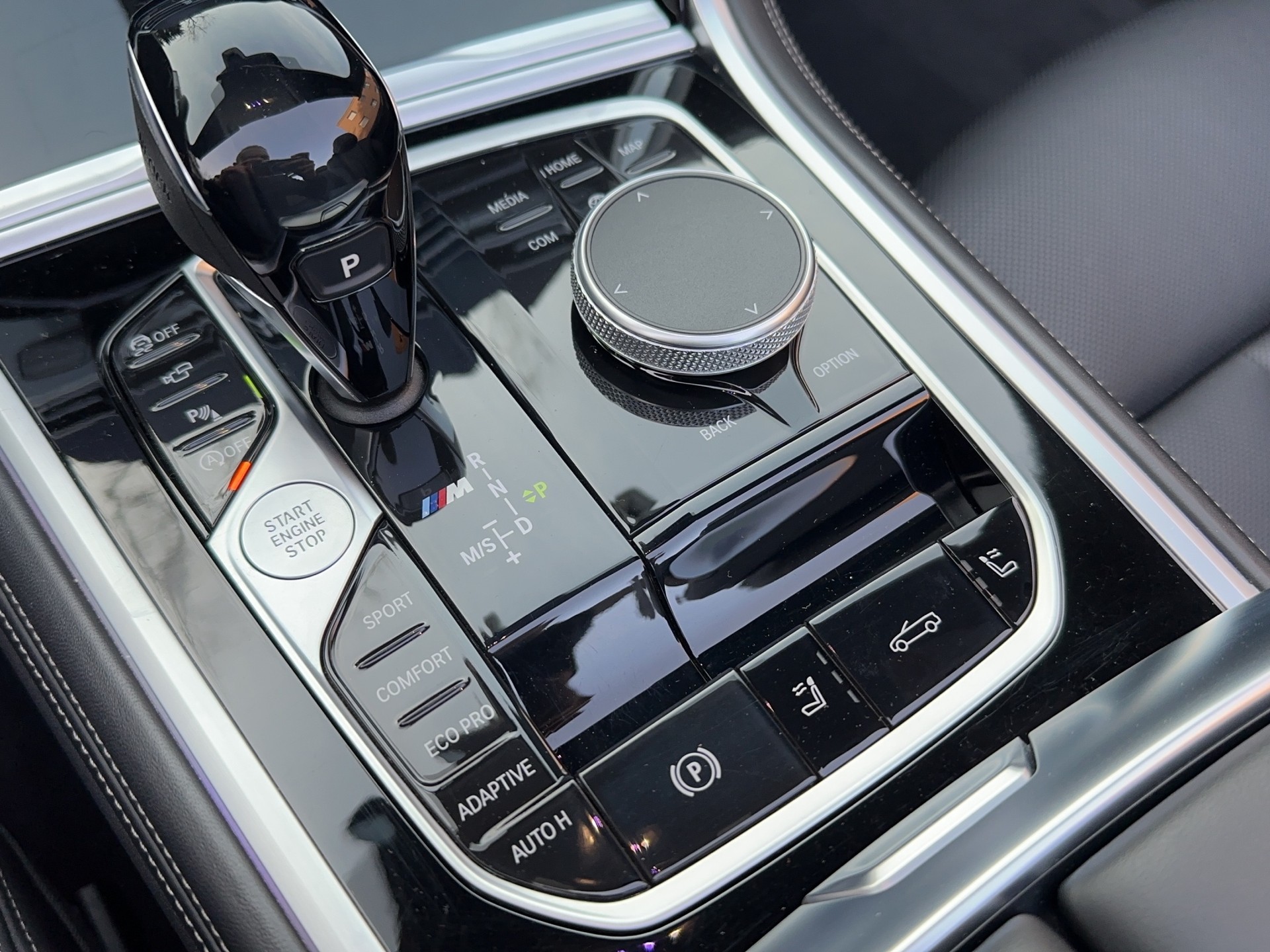 BMW M850i xDrive 4x4 Individual-image-17