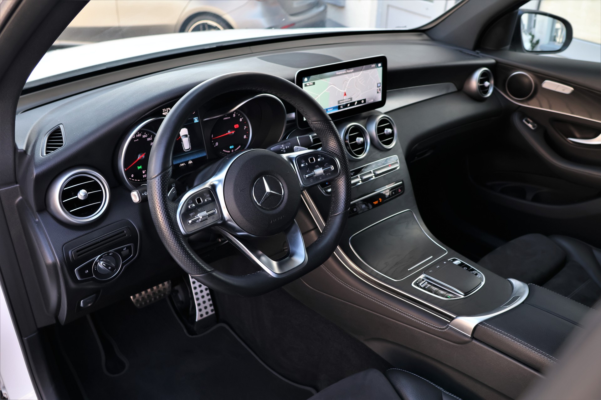 MERCEDES-BENZ GLC 200 AMG Line 4Matic 9G-Tronic (CH)-image-9