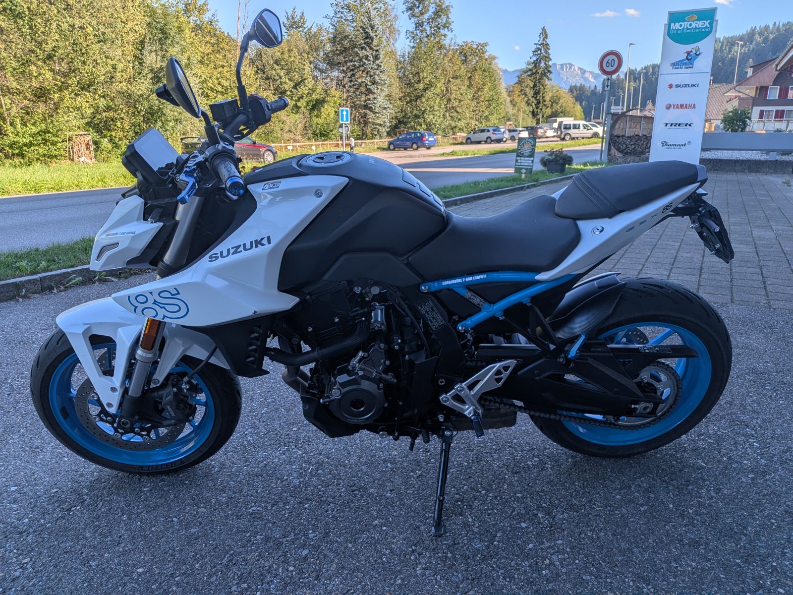 SUZUKI GSX 8 S-image-3