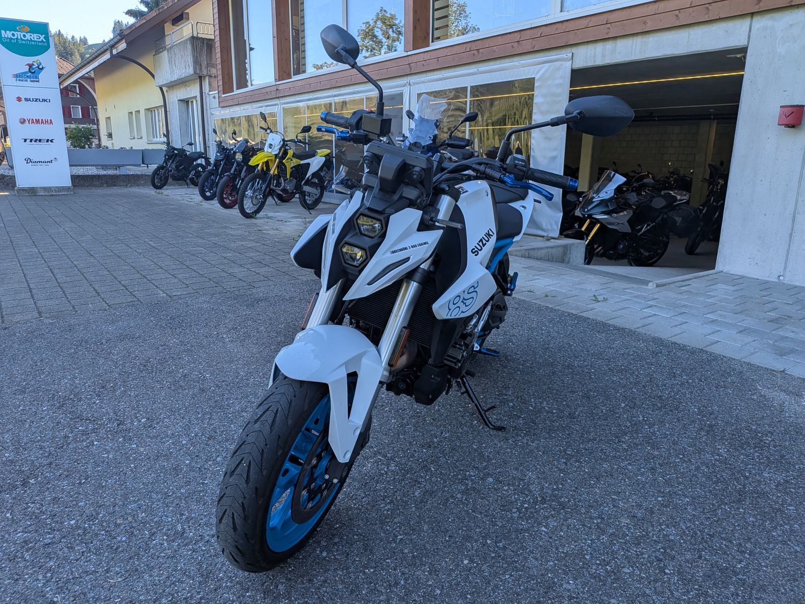 SUZUKI GSX 8 S-image-2