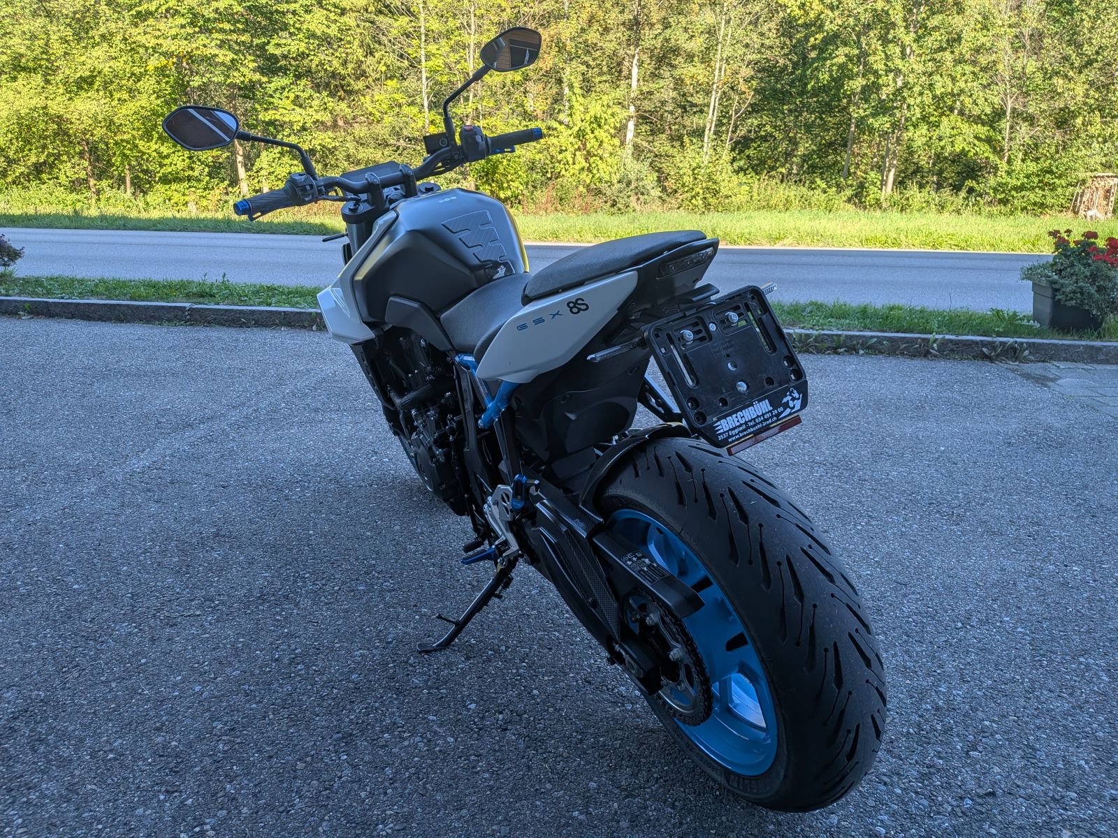 SUZUKI GSX 8 S-image-4