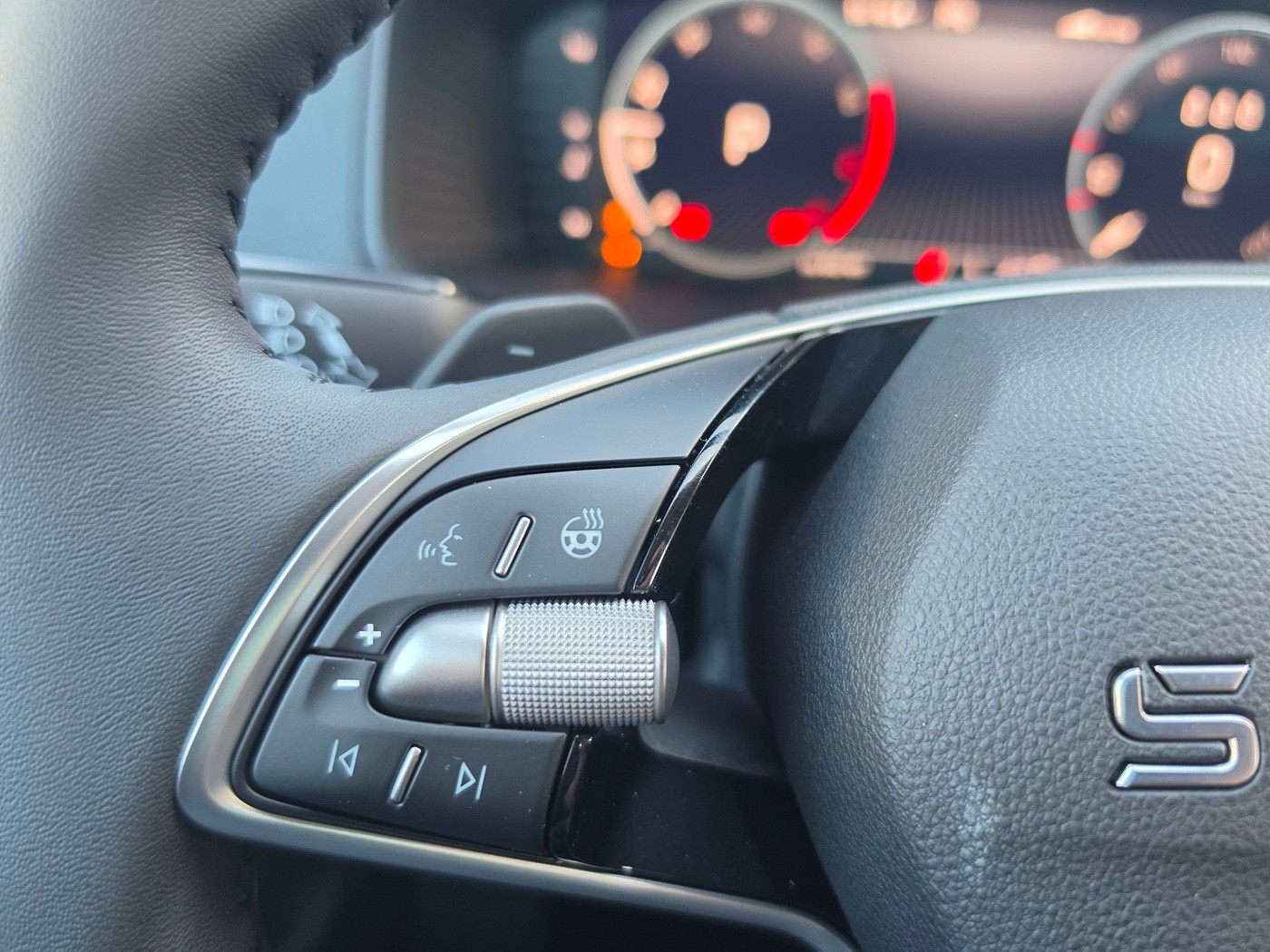 SKODA Karoq 1.5 TSI Dynamic DSG-image-14
