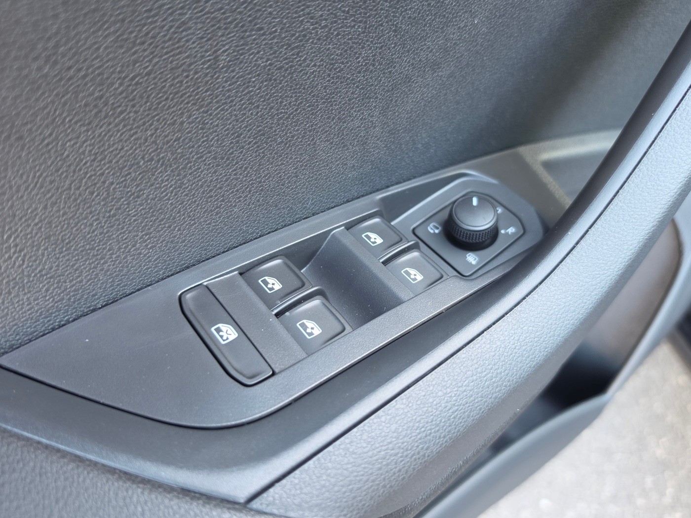 SKODA Karoq 1.5 TSI Dynamic DSG-image-16